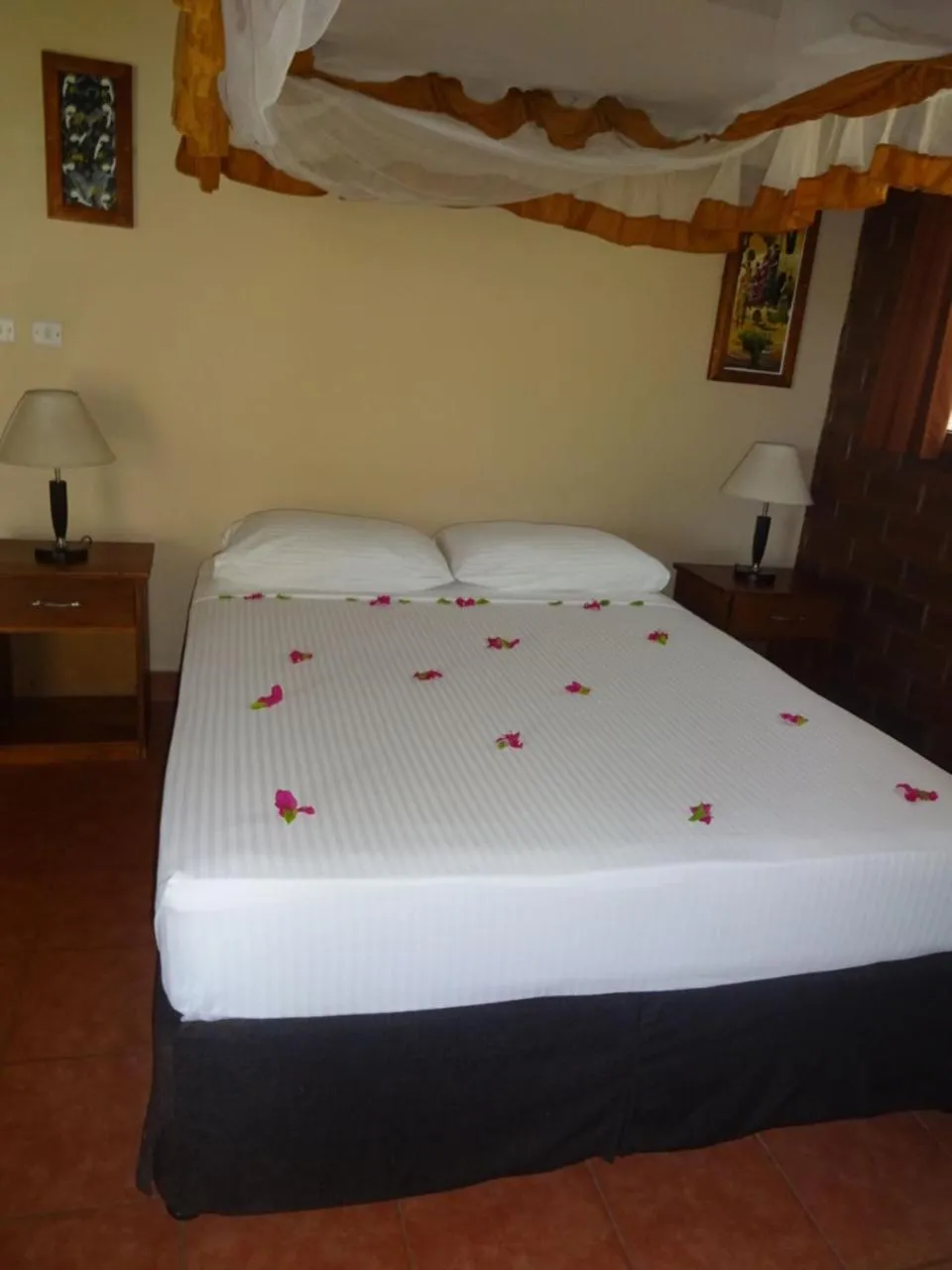 Bedroom, Bed in Barry's Beach Resort