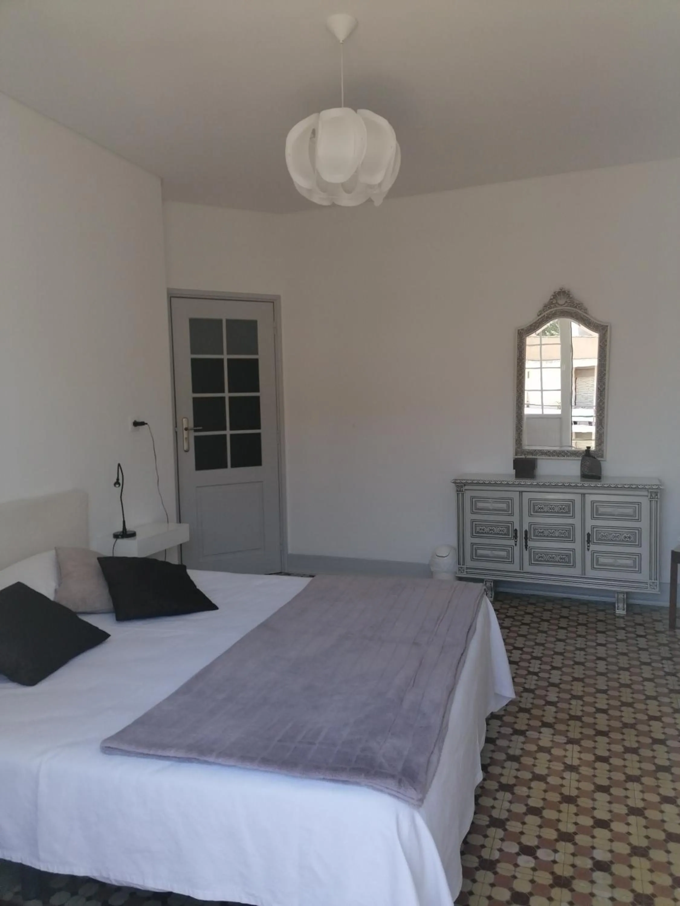 Photo of the whole room, Bed in Hostel Rossio Alcobaça