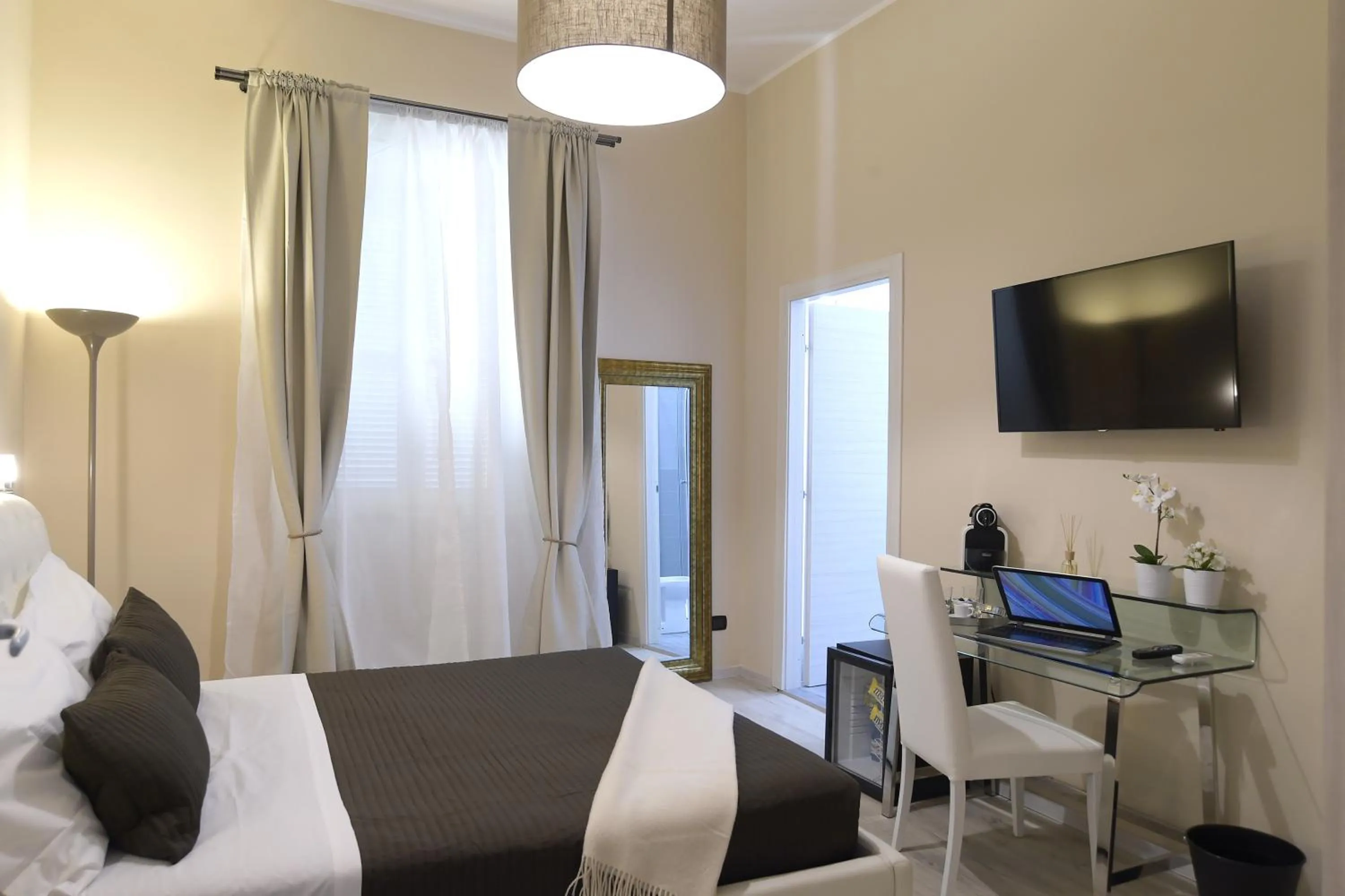 Photo of the whole room, Bed in Town House 57