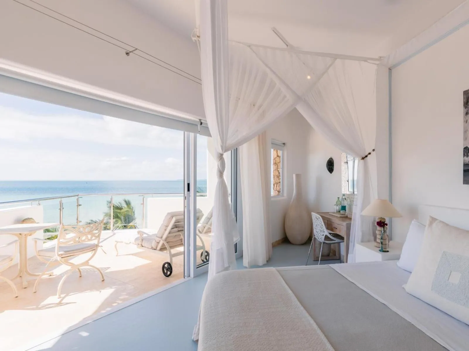 King Room with Balcony in Villa Santorini