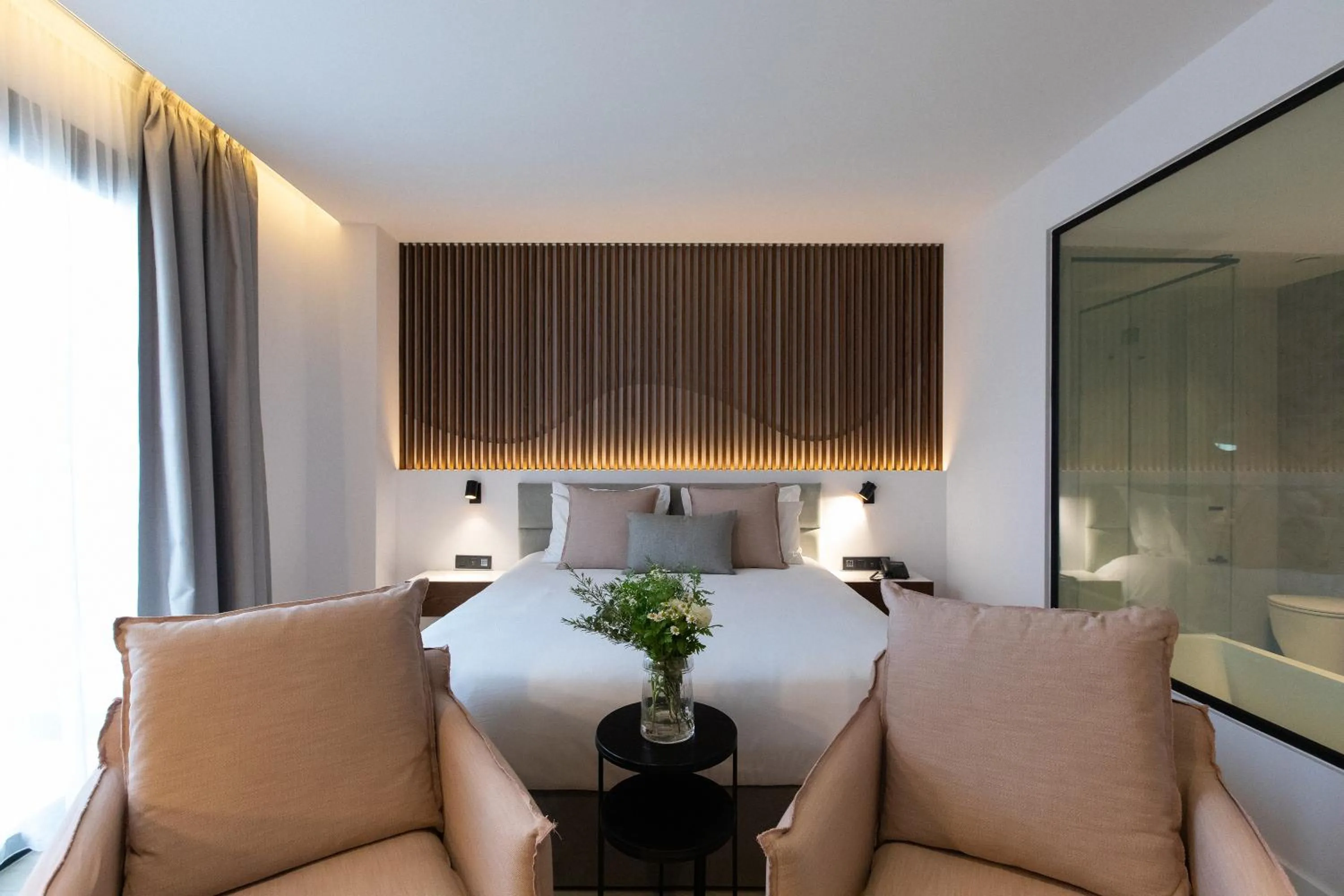 Shower in Old Port Hotel