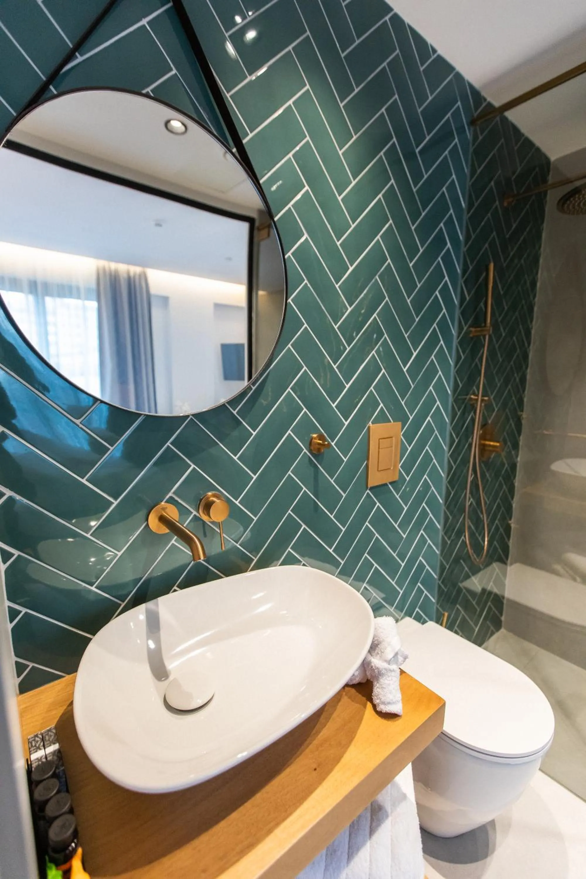 Shower in Old Port Hotel