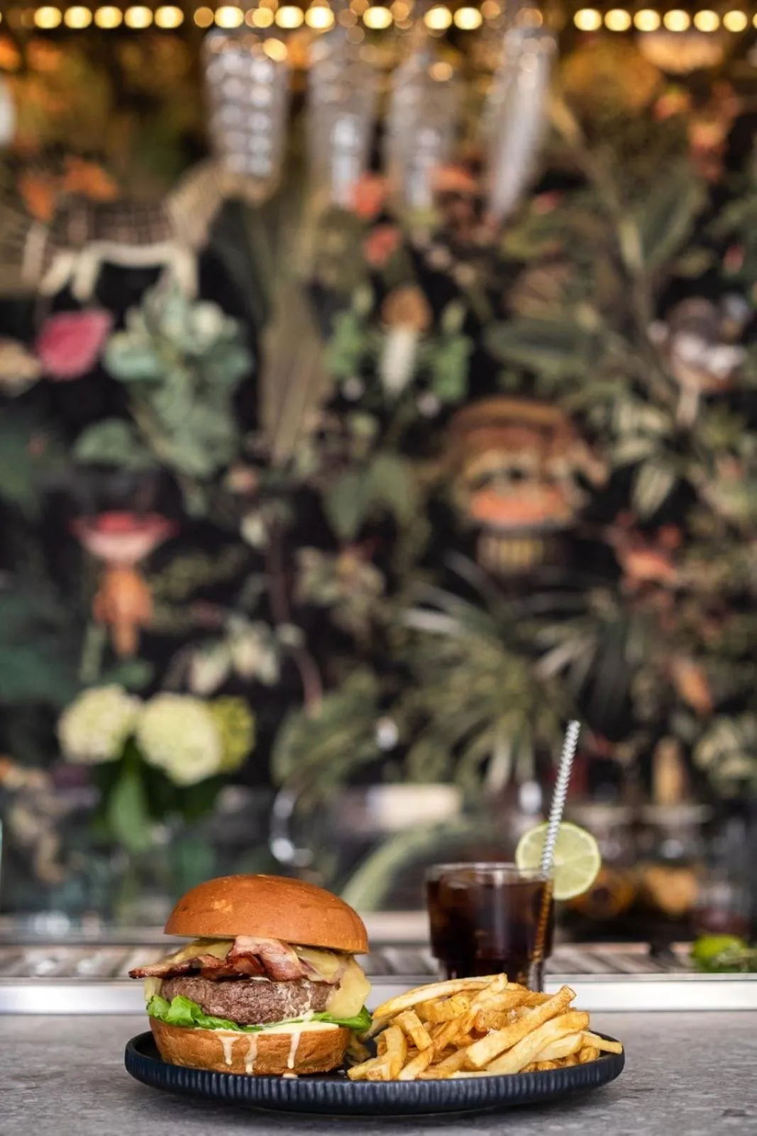 Restaurant/places to eat in Old Port Hotel