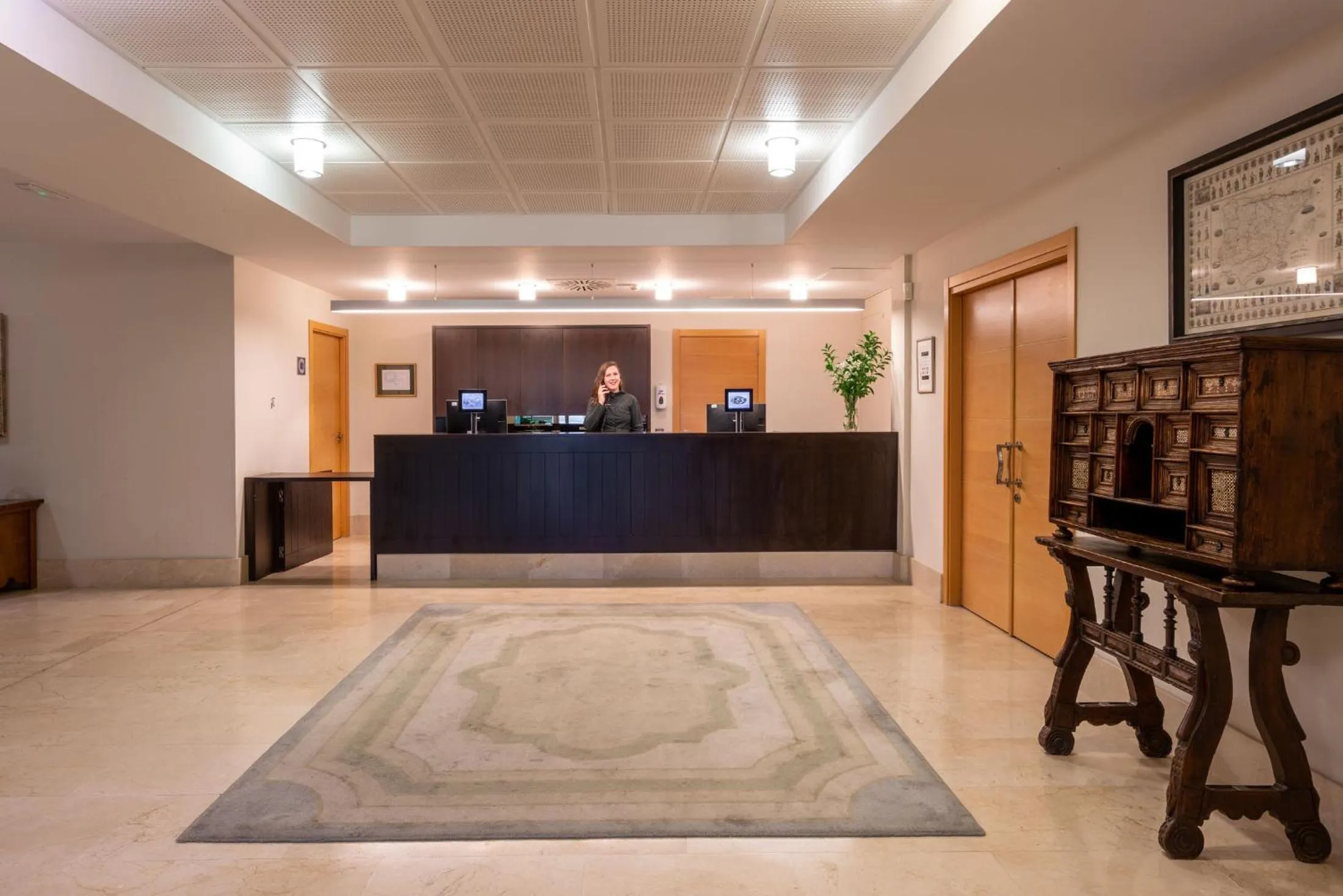 Lobby or reception in Parador de Villafranca del Bierzo