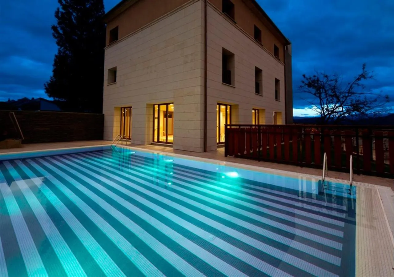 Swimming pool in Parador de Villafranca del Bierzo