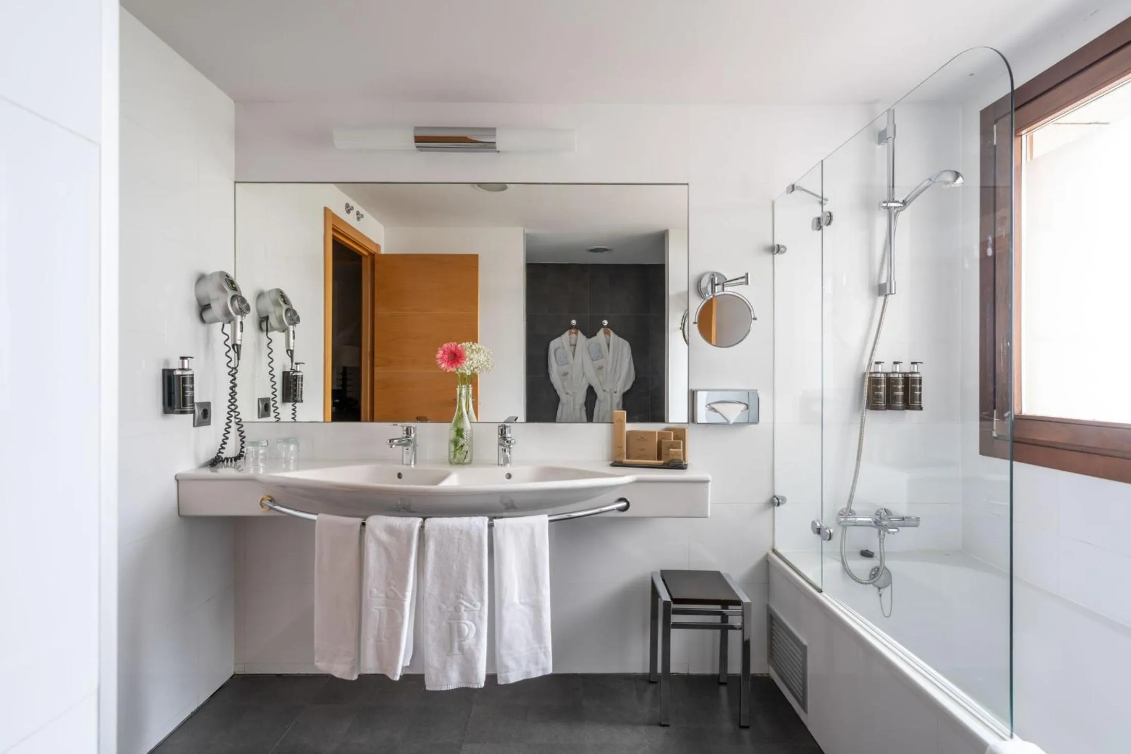 Bathroom in Parador de Villafranca del Bierzo