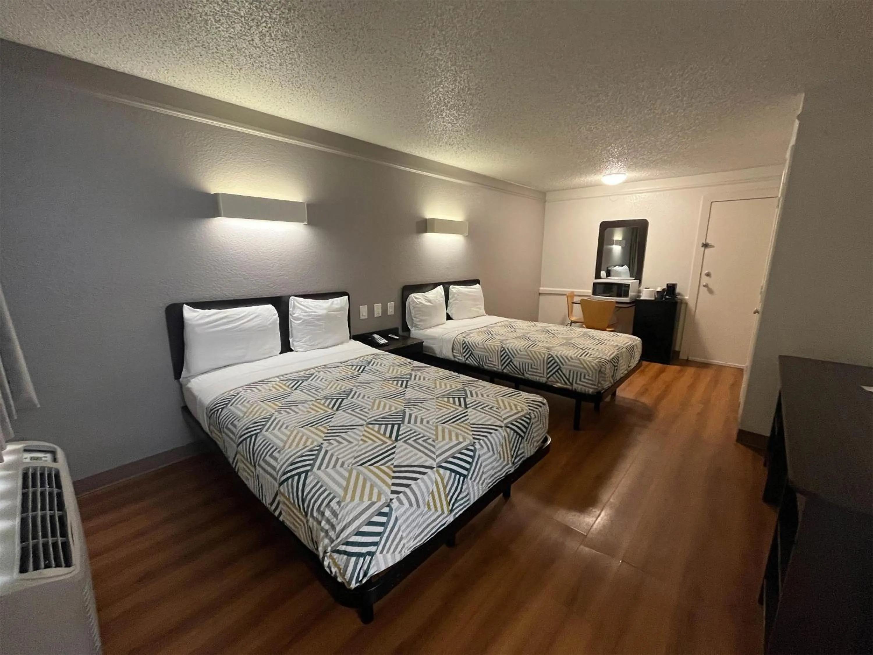 Photo of the whole room, Bed in Studio 6 Suites Euless, TX – DFW West