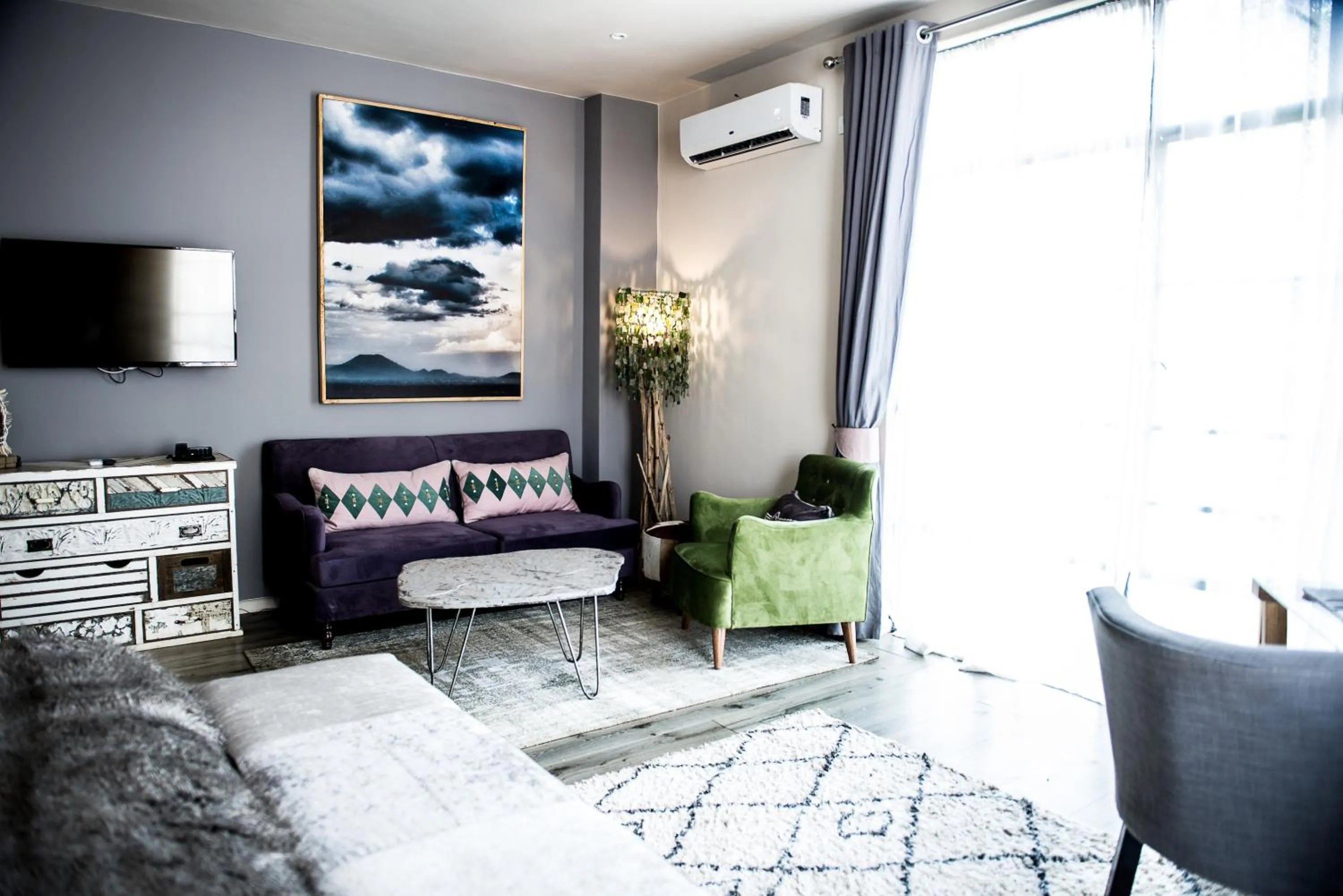 Seating area, Bed in Latitude 15 Degrees