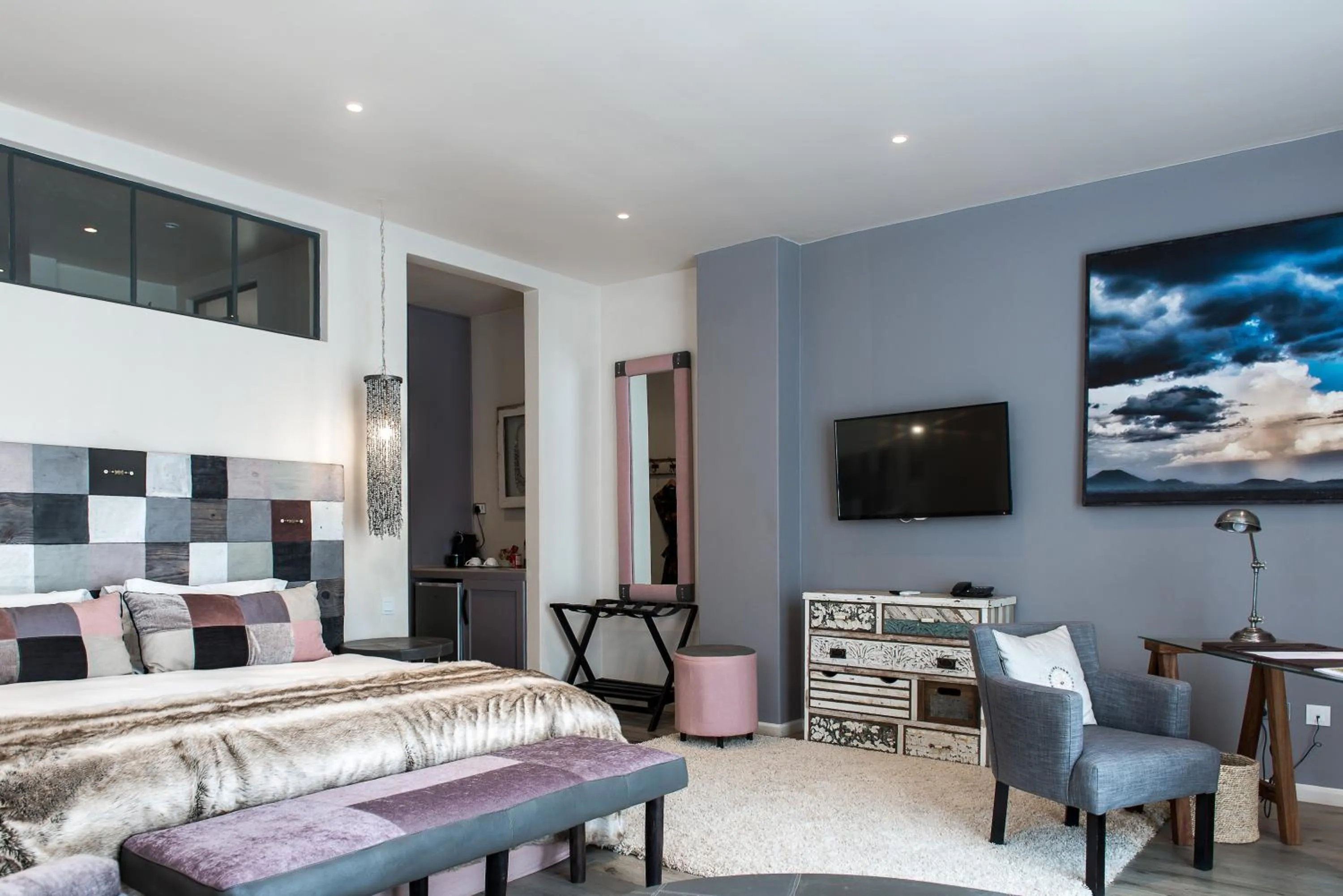 Bedroom in Latitude 15 Degrees