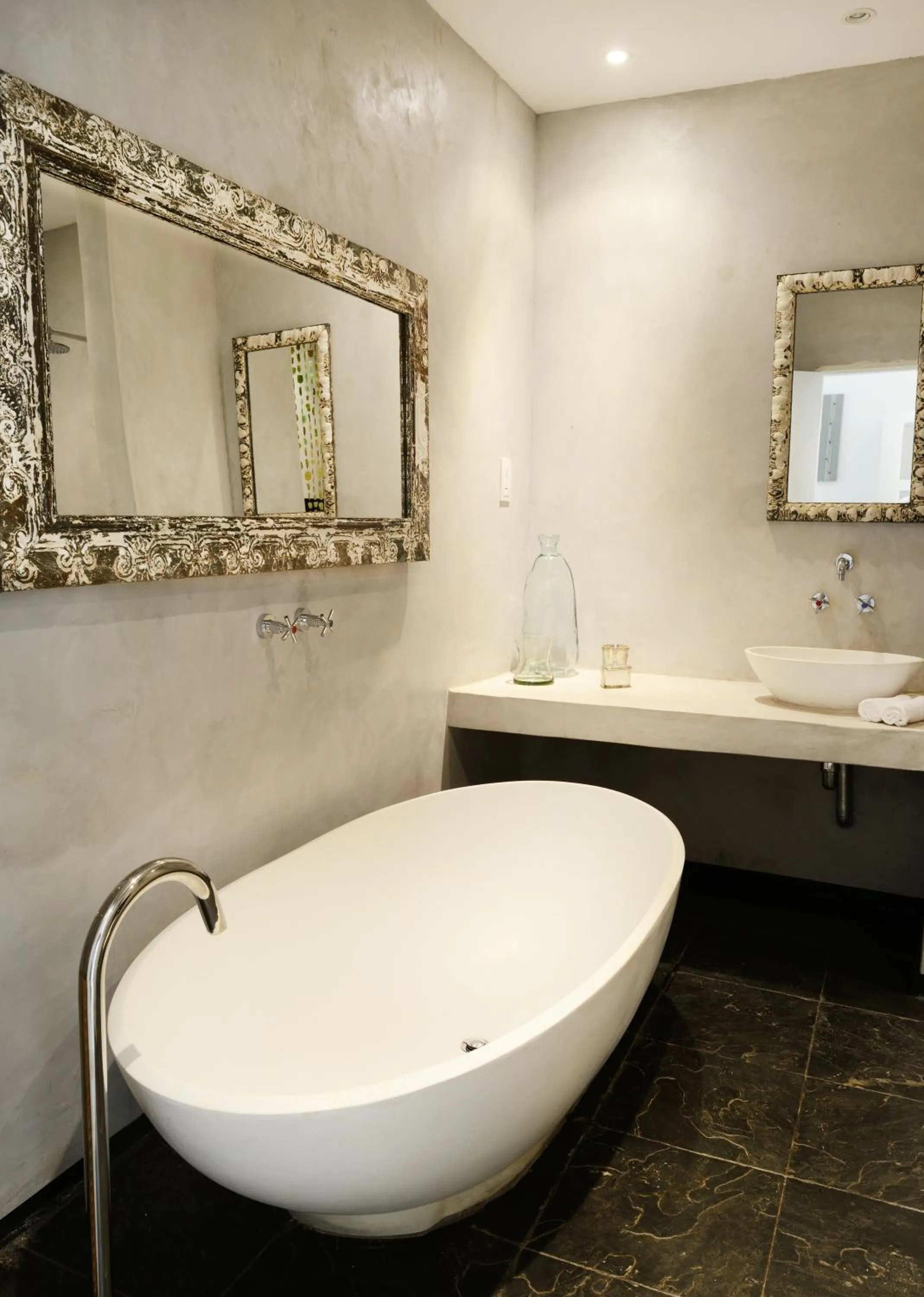 Bathroom in Latitude 15 Degrees