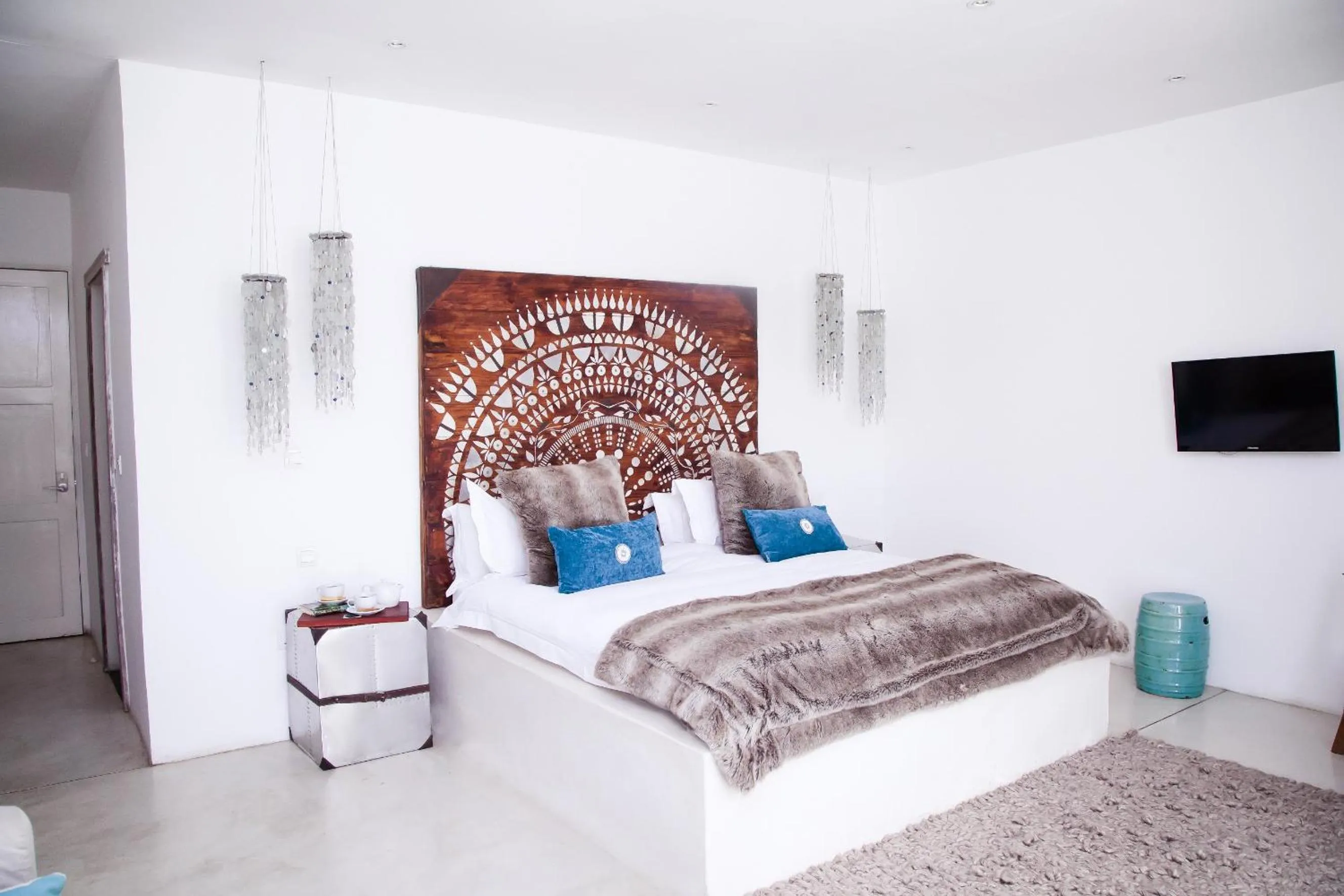 Bedroom, Bed in Latitude 15 Degrees