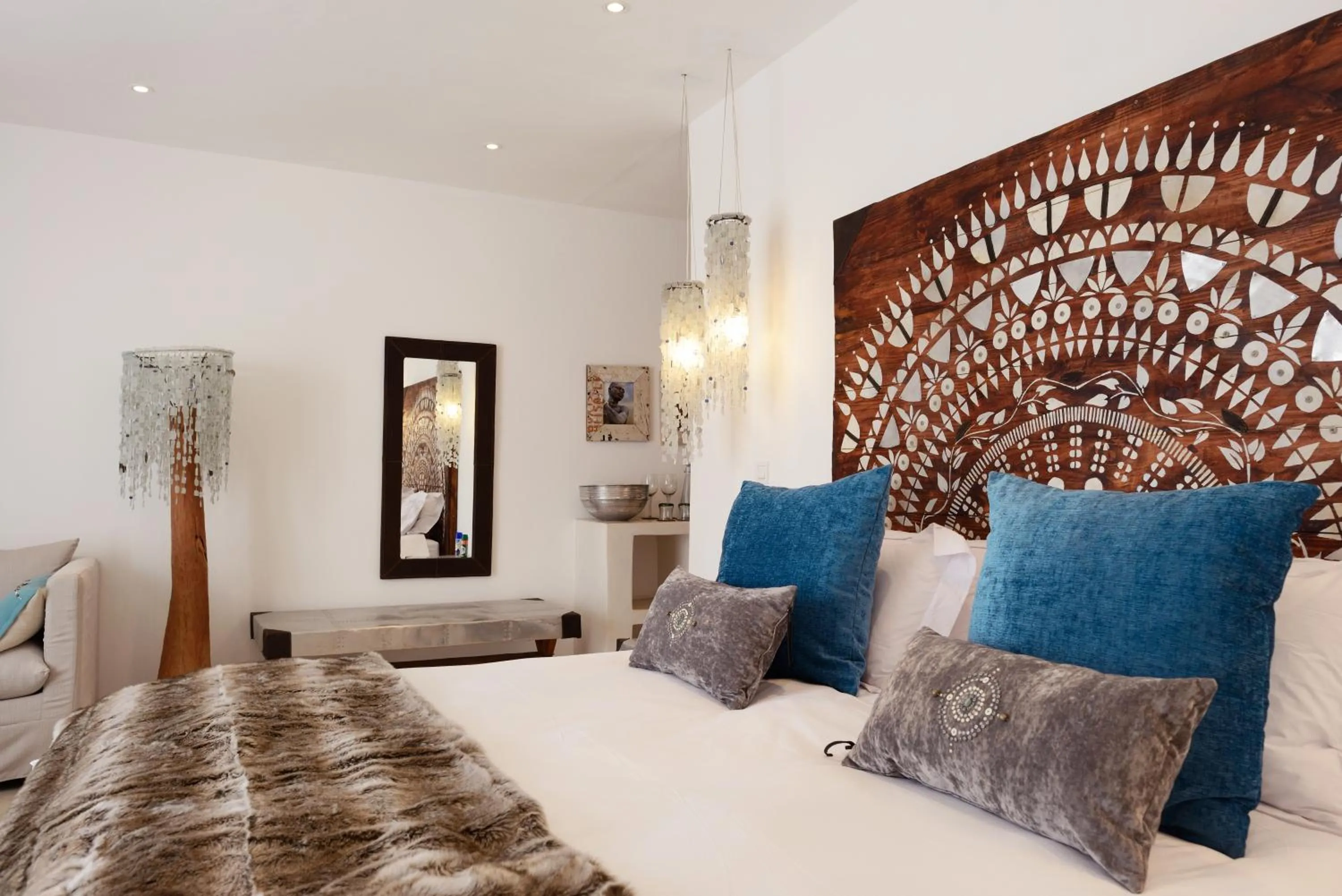 Bedroom, Bed in Latitude 15 Degrees