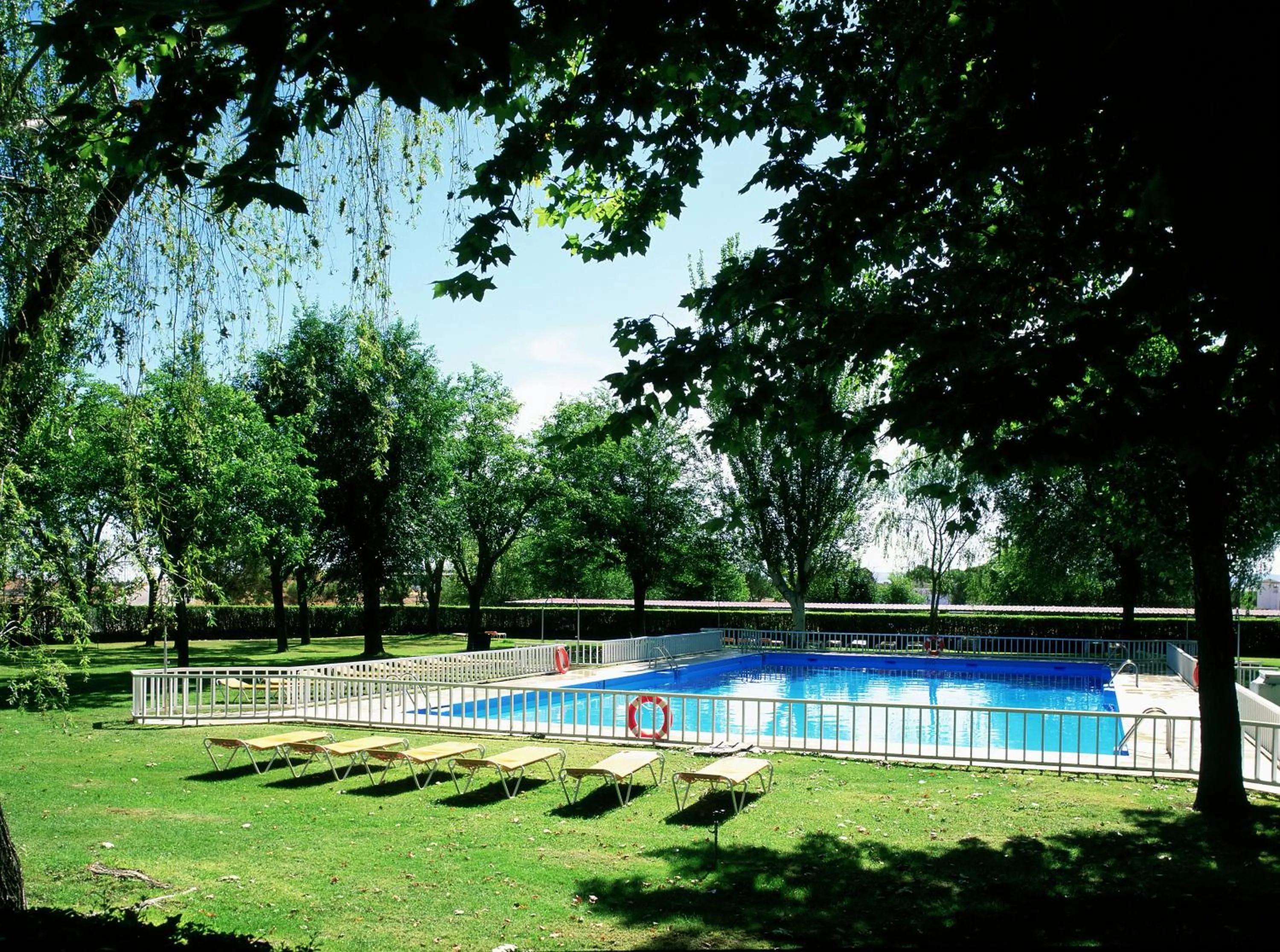 Swimming pool in Parador de Albacete