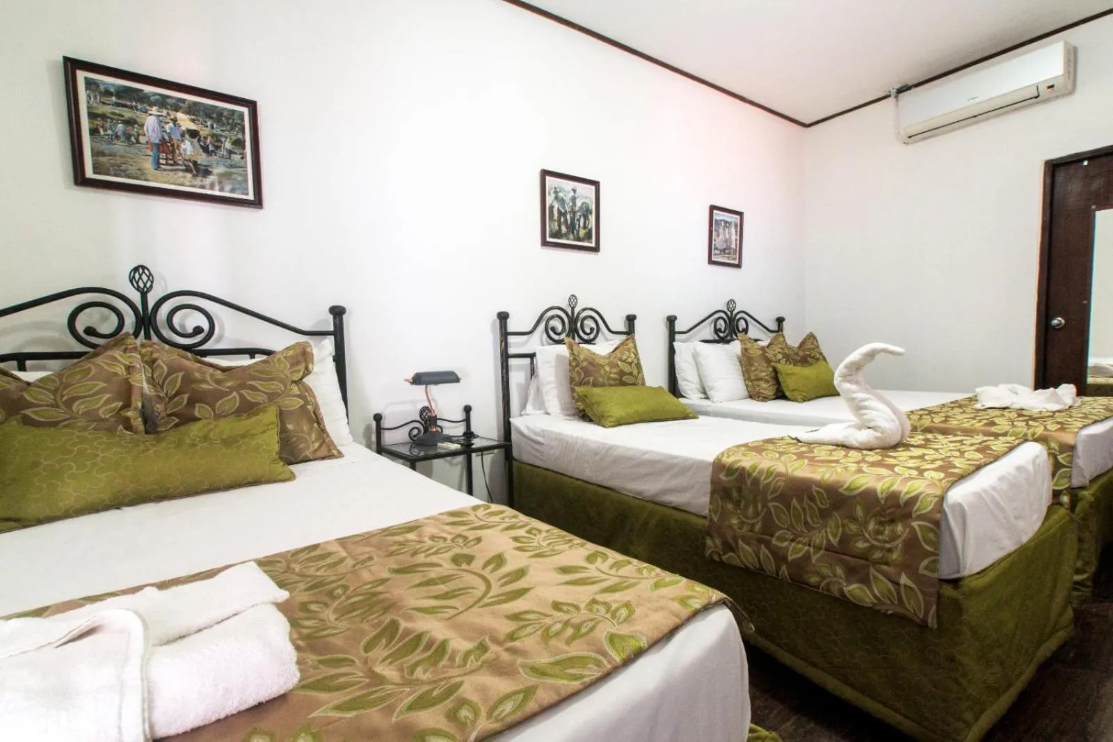 Bed in Hotel Los Balcones Leon