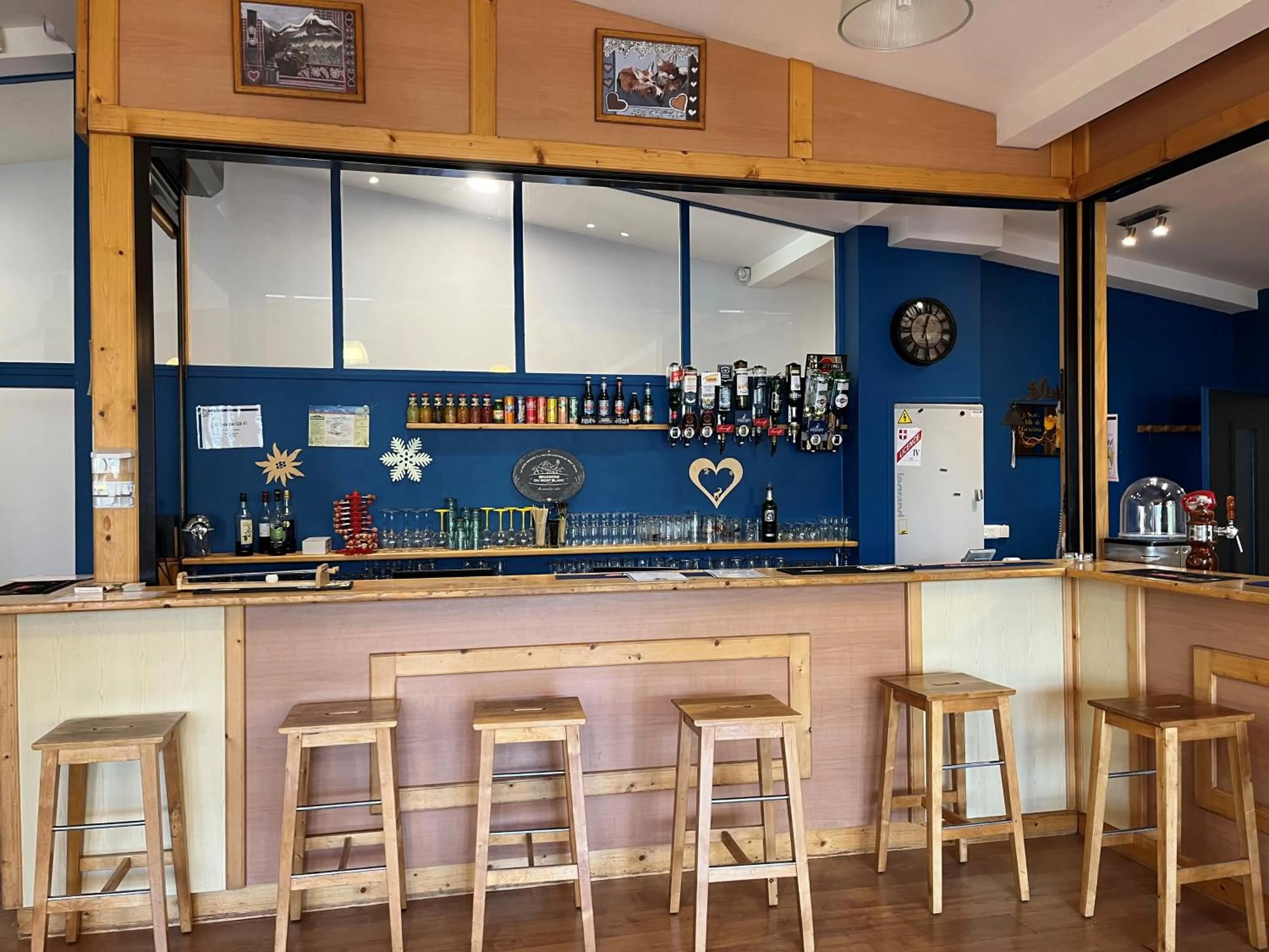 Lounge or bar in ULVF Les Essertets