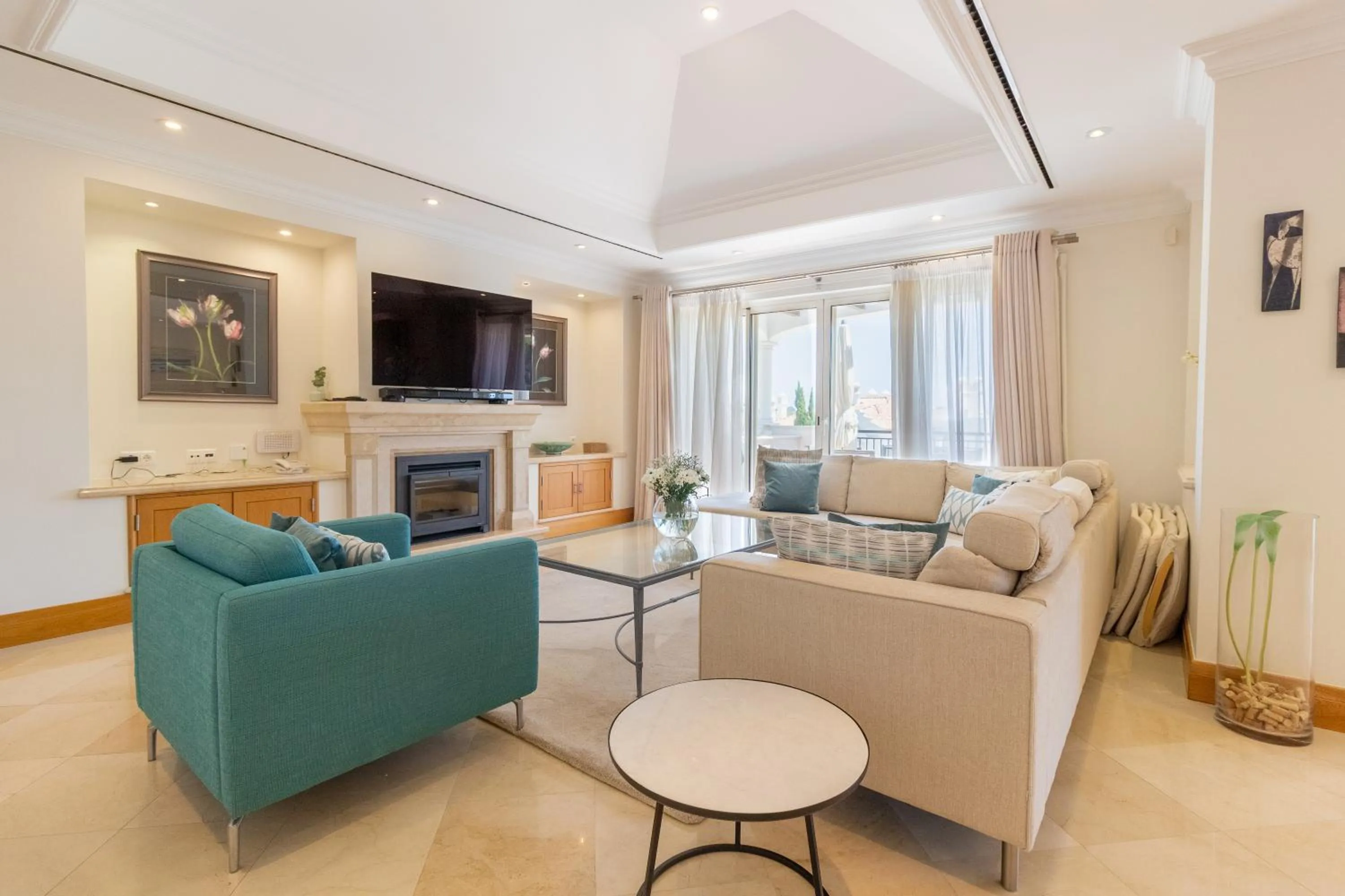 Communal lounge/ TV room in Dunas Douradas Beach Club