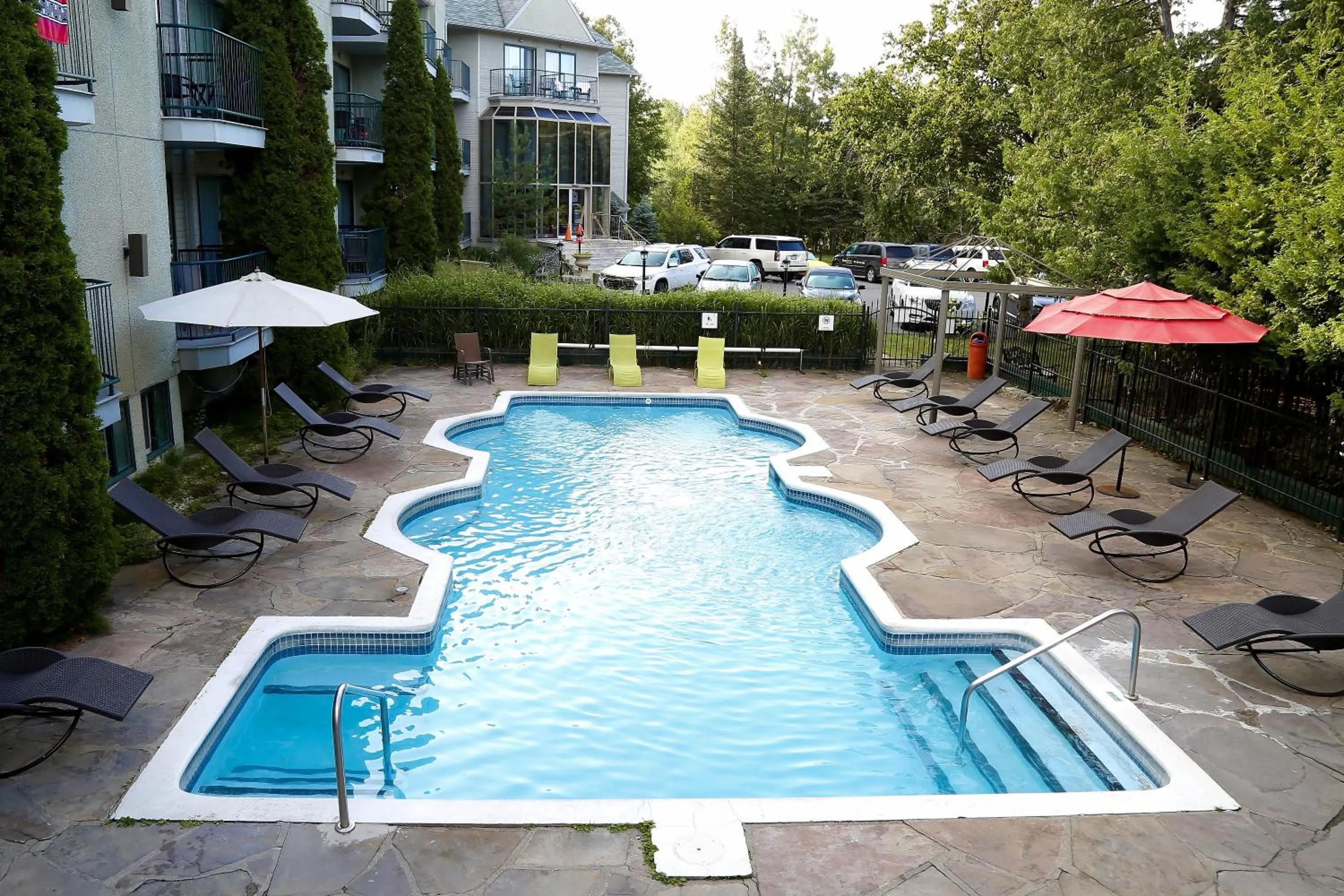 Swimming pool in Excelsior Hôtel Spa Sainte-Adèle