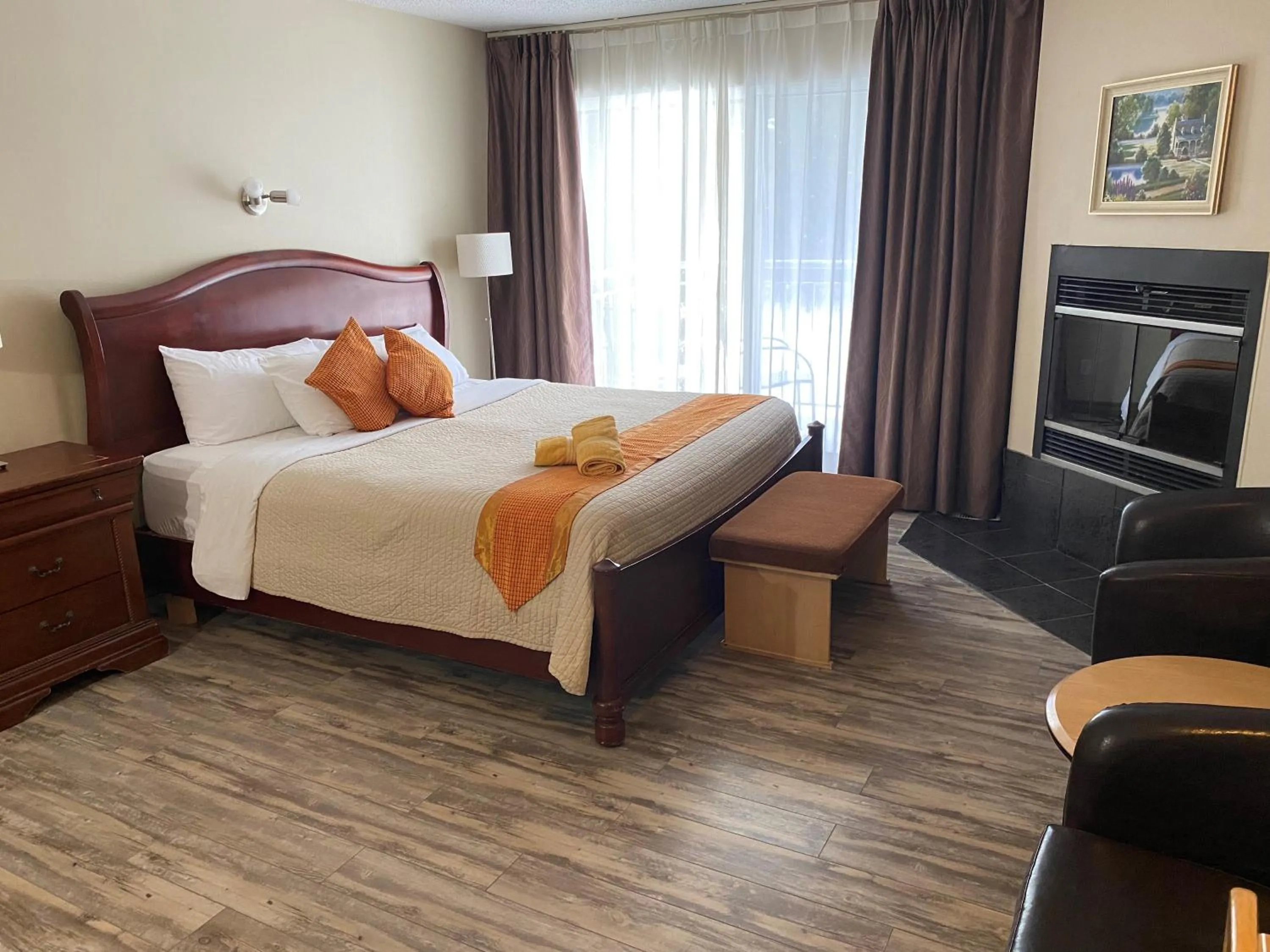 Bed in Excelsior Hôtel Spa Sainte-Adèle