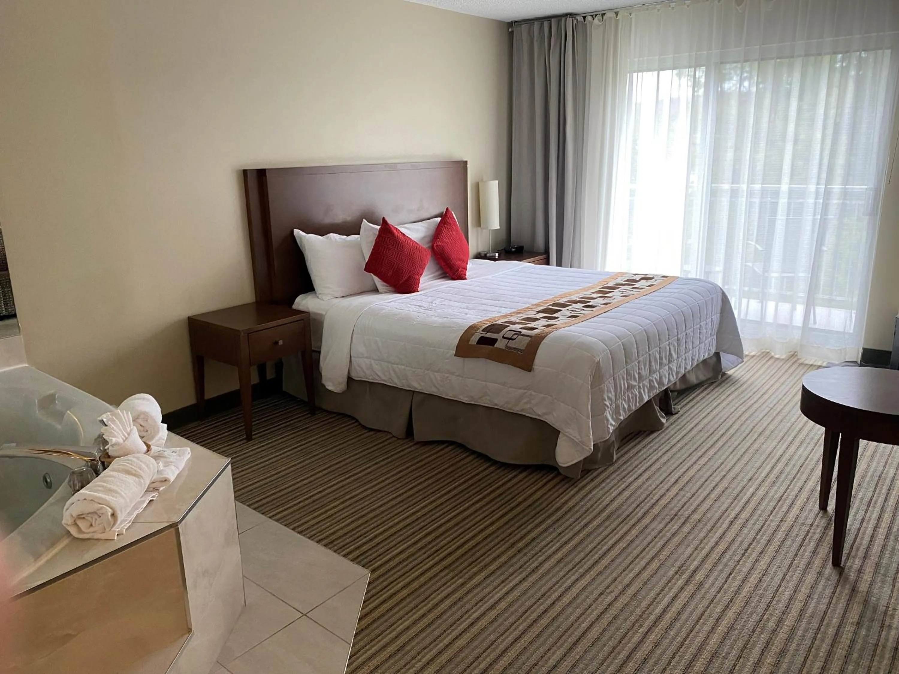 Bed in Excelsior Hôtel Spa Sainte-Adèle