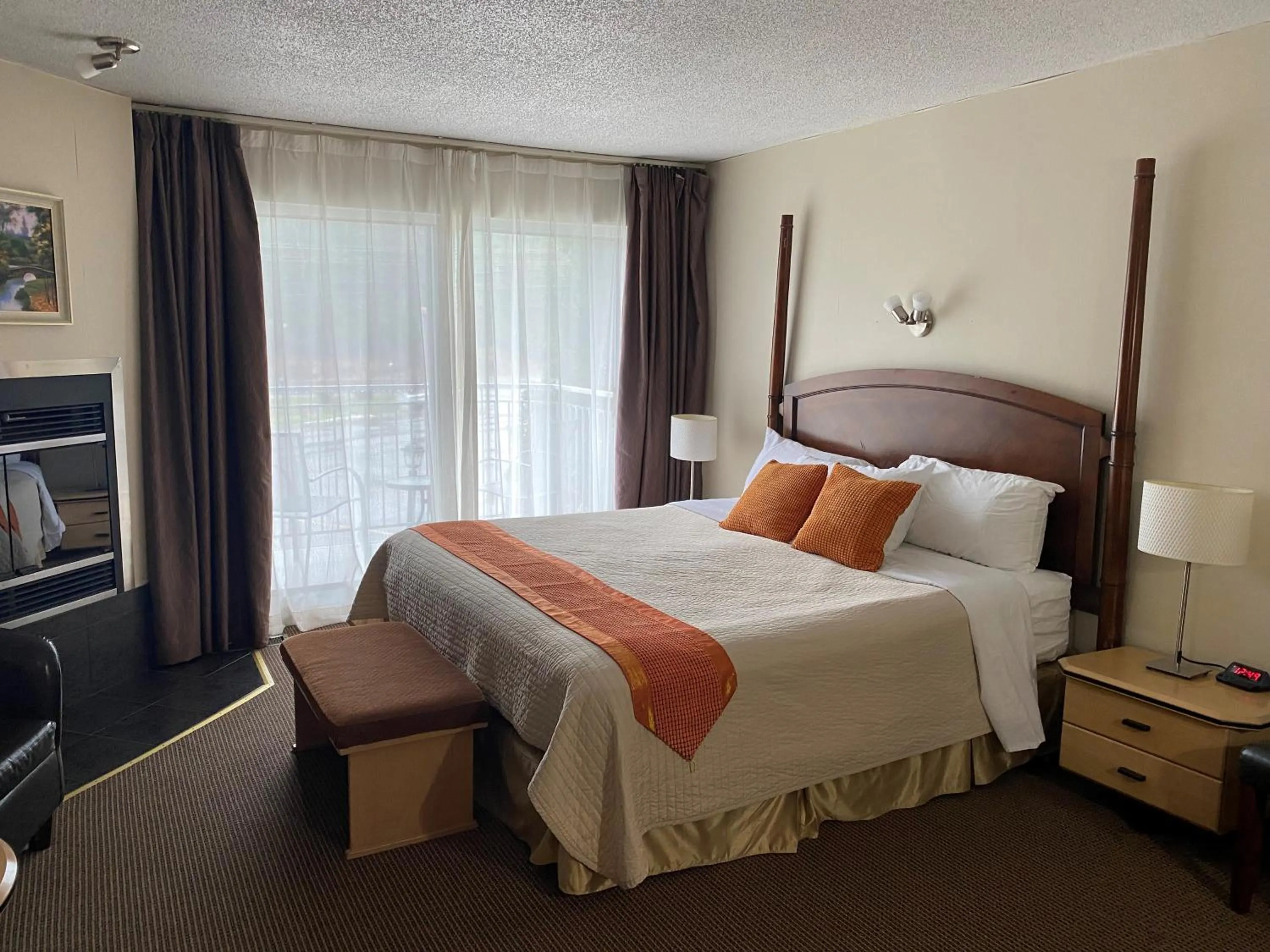 Bed in Excelsior Hôtel Spa Sainte-Adèle