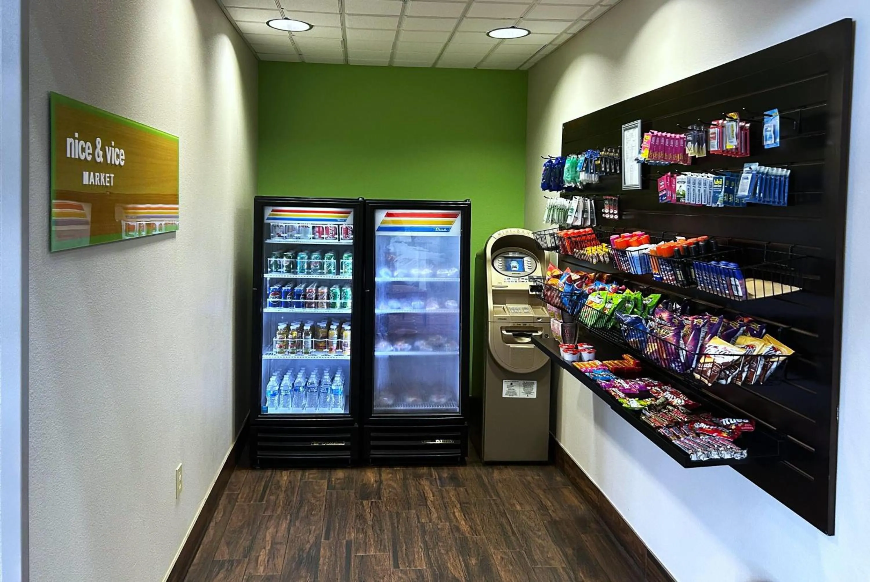 Food and drinks in Wyndham Garden Lancaster CA