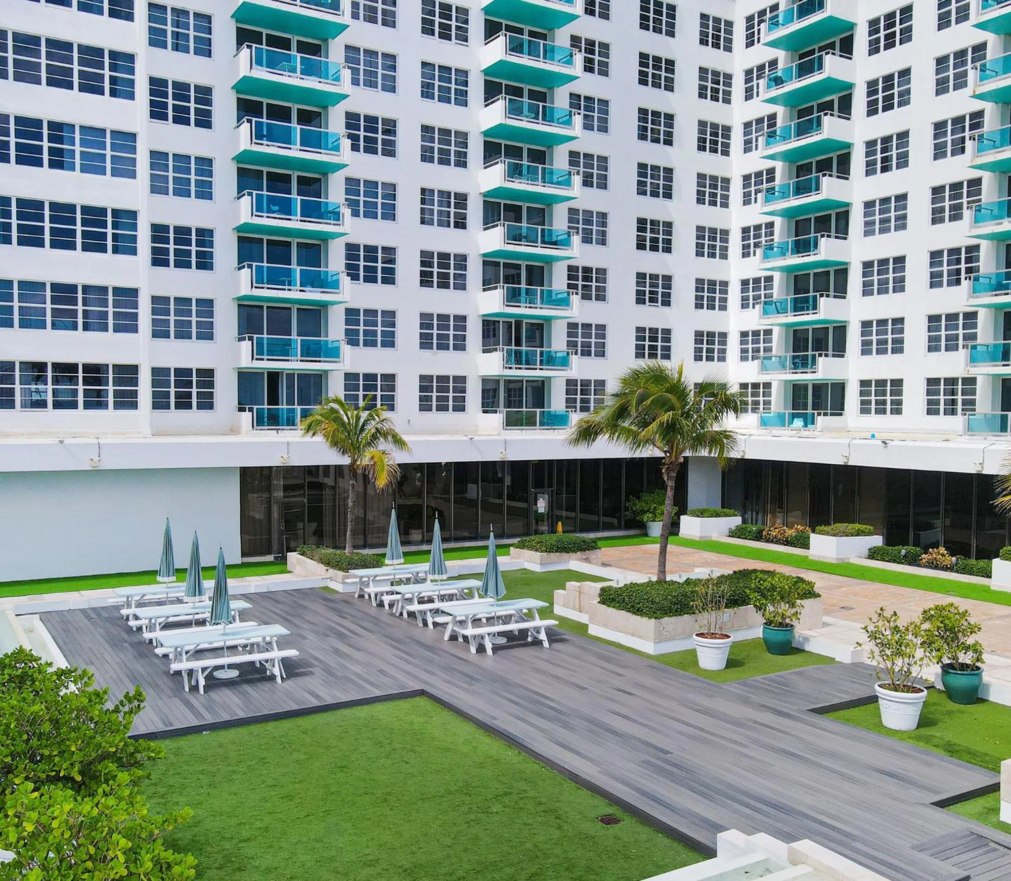 Area and facilities in Seacoast Suites on Miami Beach
