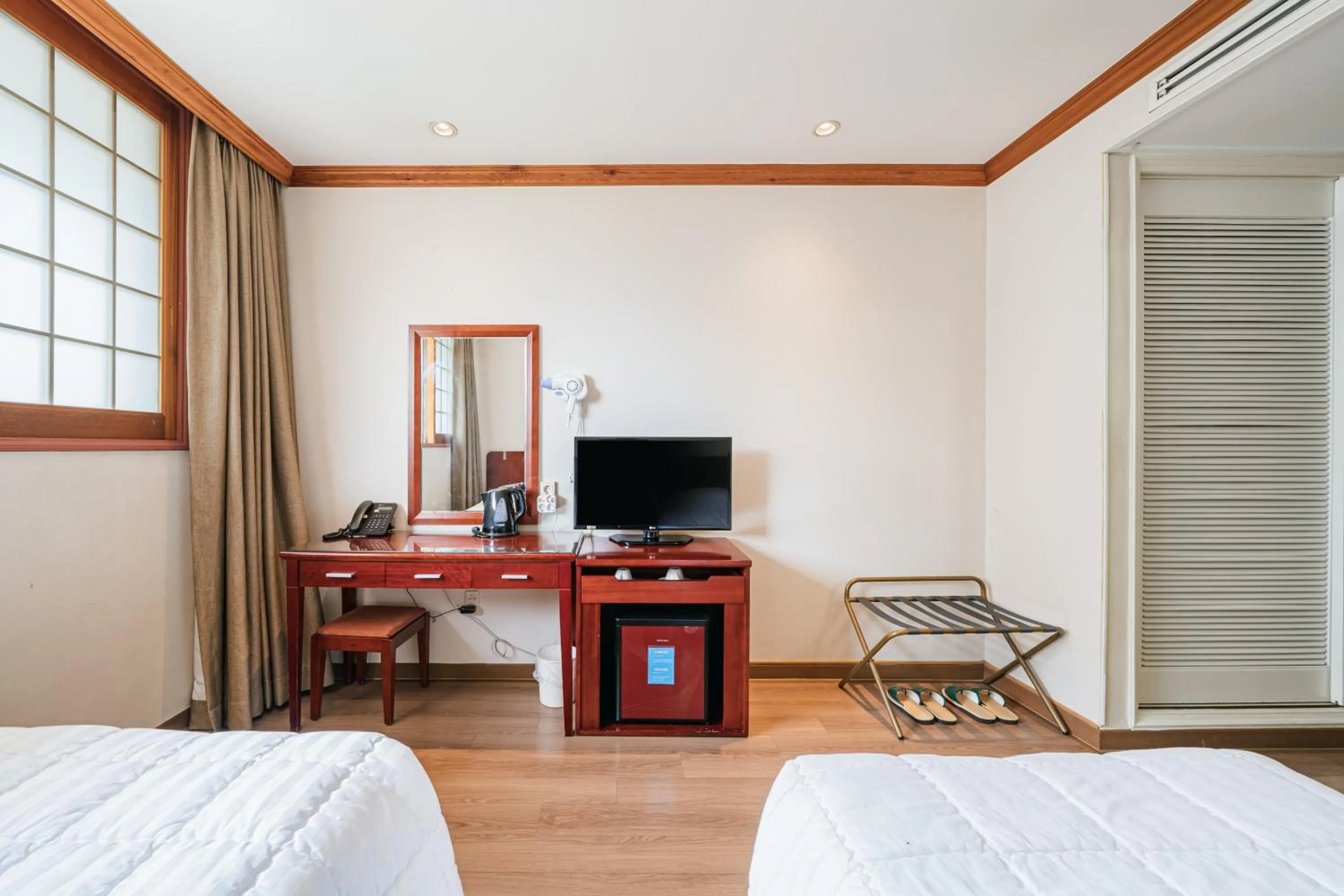 Bed in Samhaein Hotel