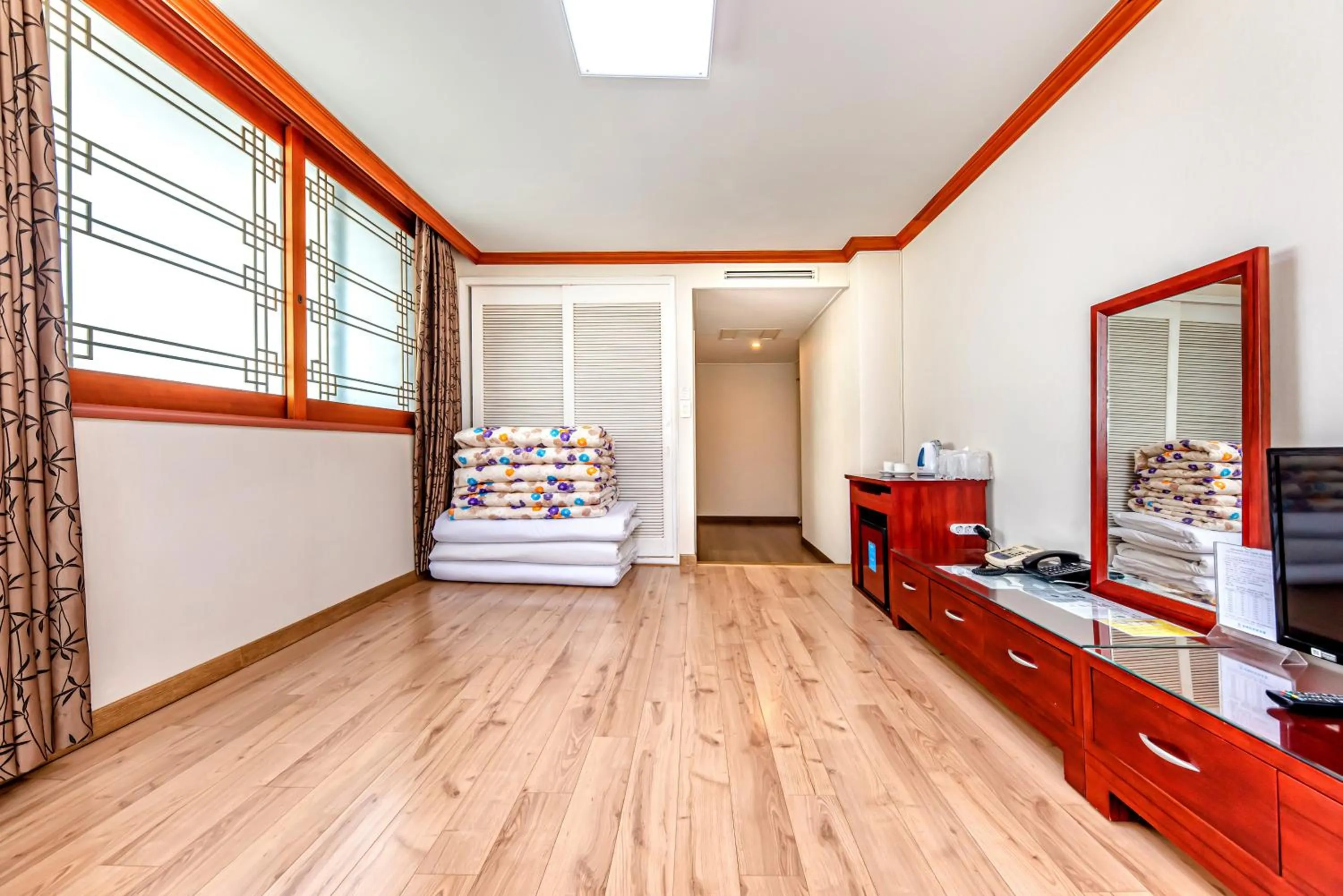 Bed in Samhaein Hotel