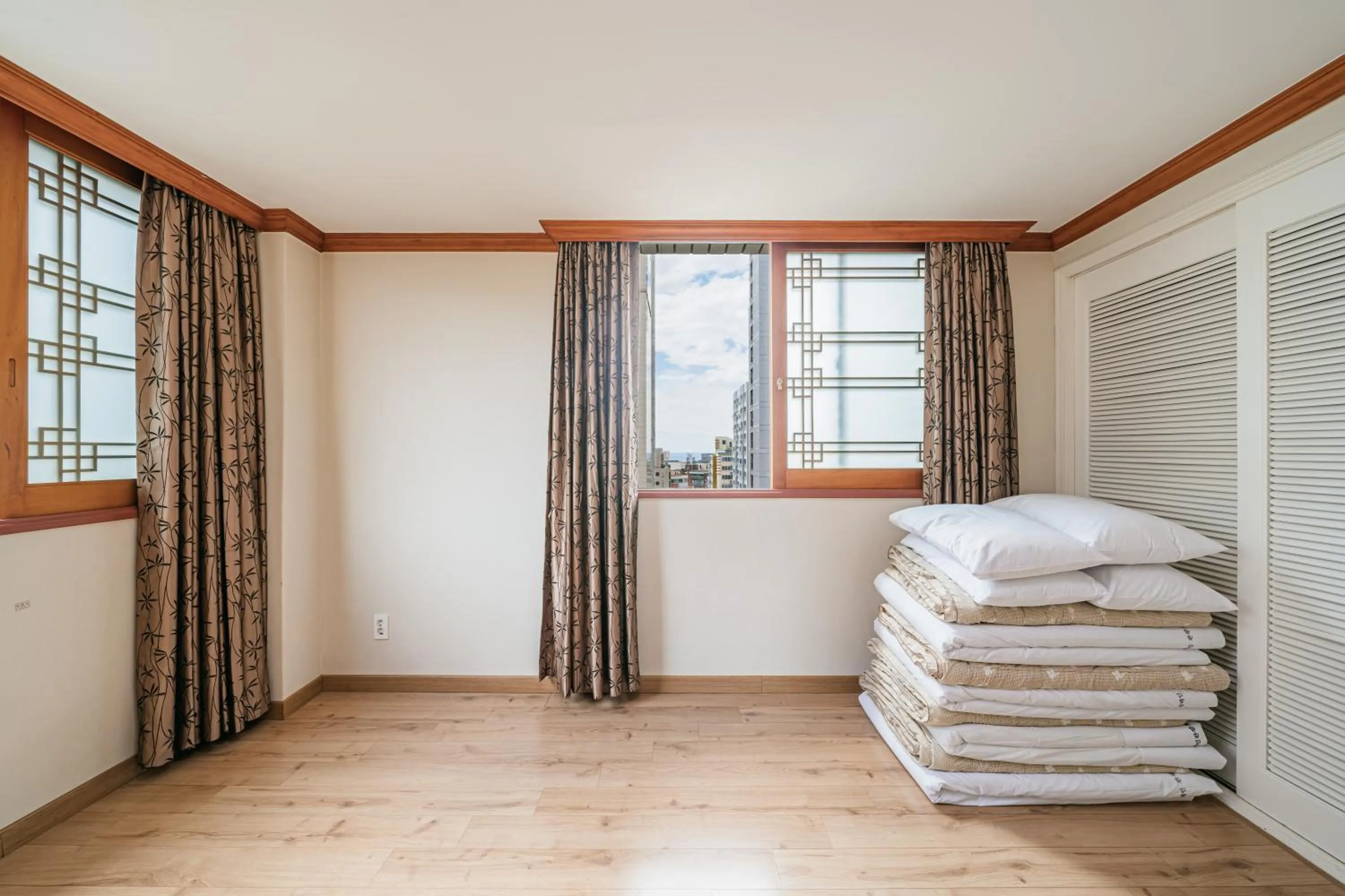 Bed in Samhaein Hotel