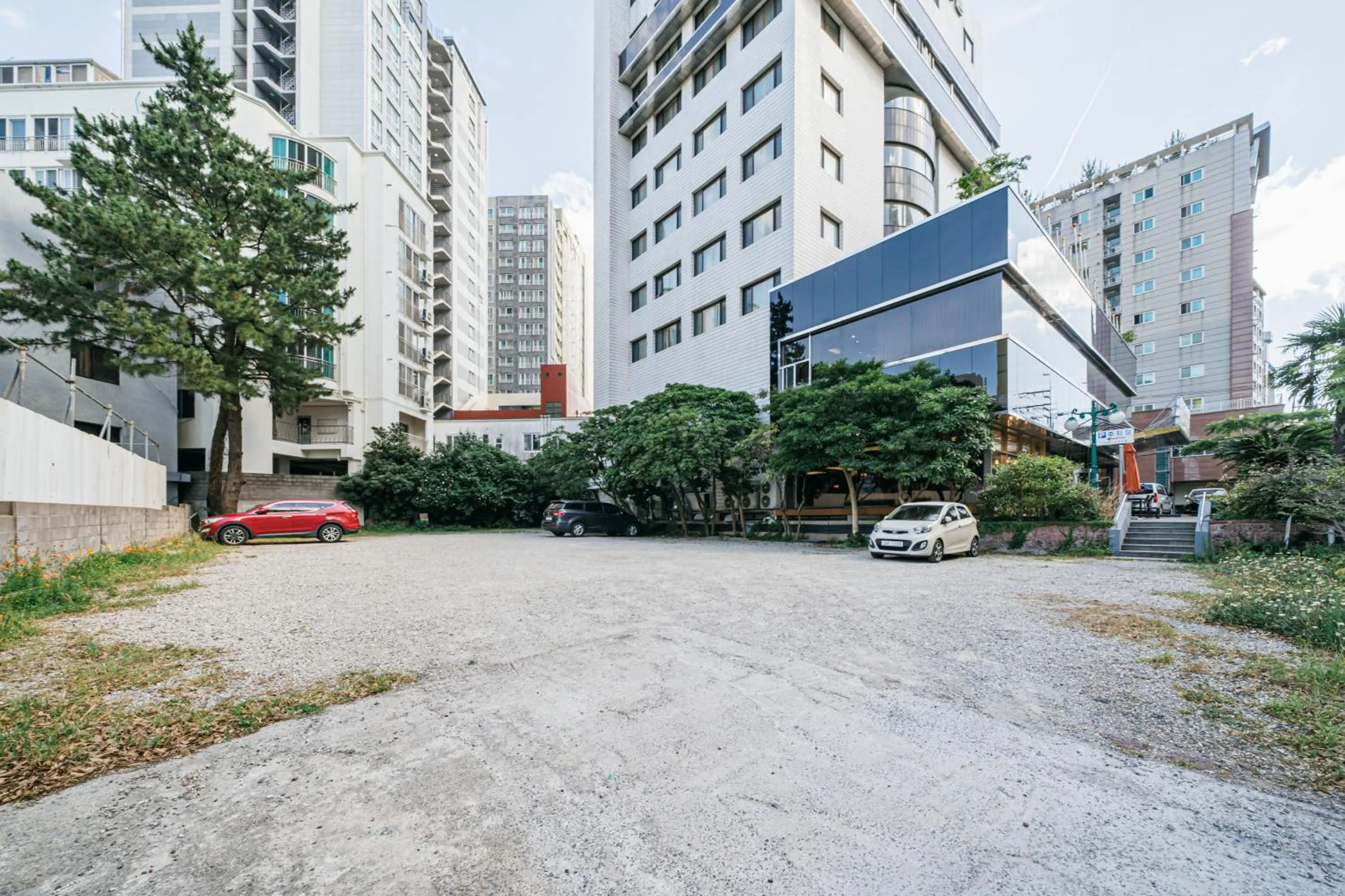 Parking in Samhaein Hotel