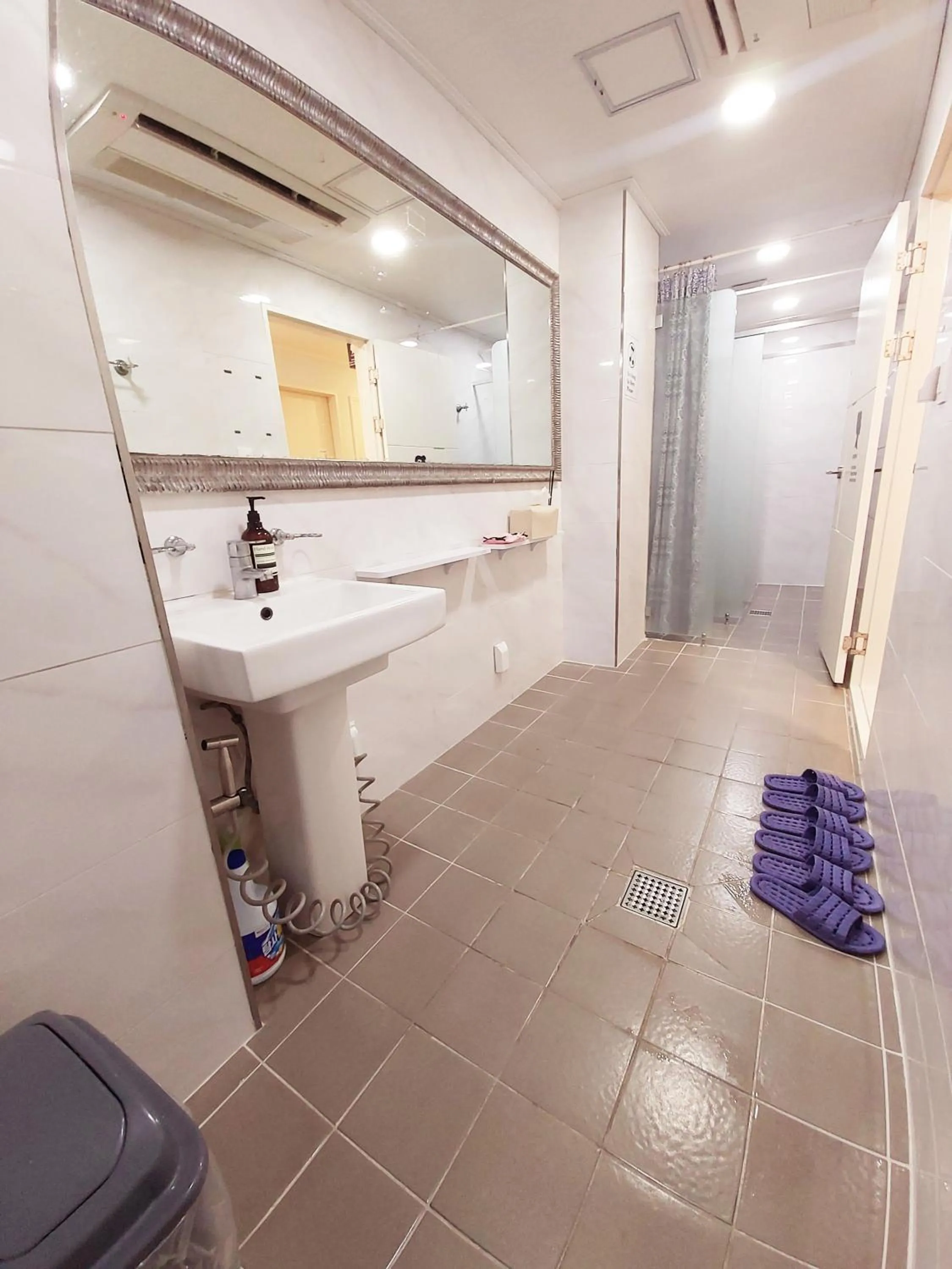 Shower in Blue Boat Hostel Myeongdong