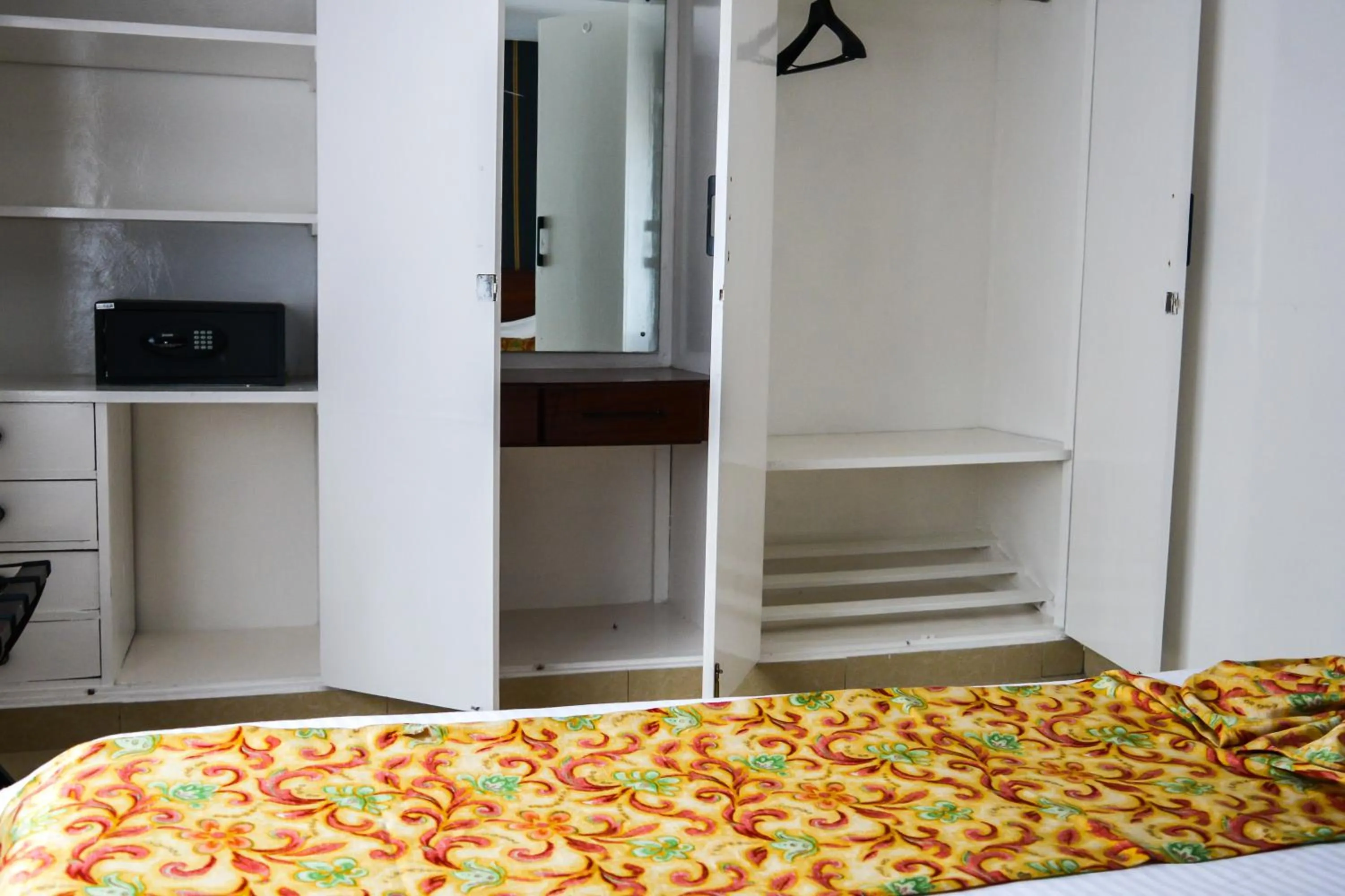 Bedroom, Bed in Brickwood Apartments