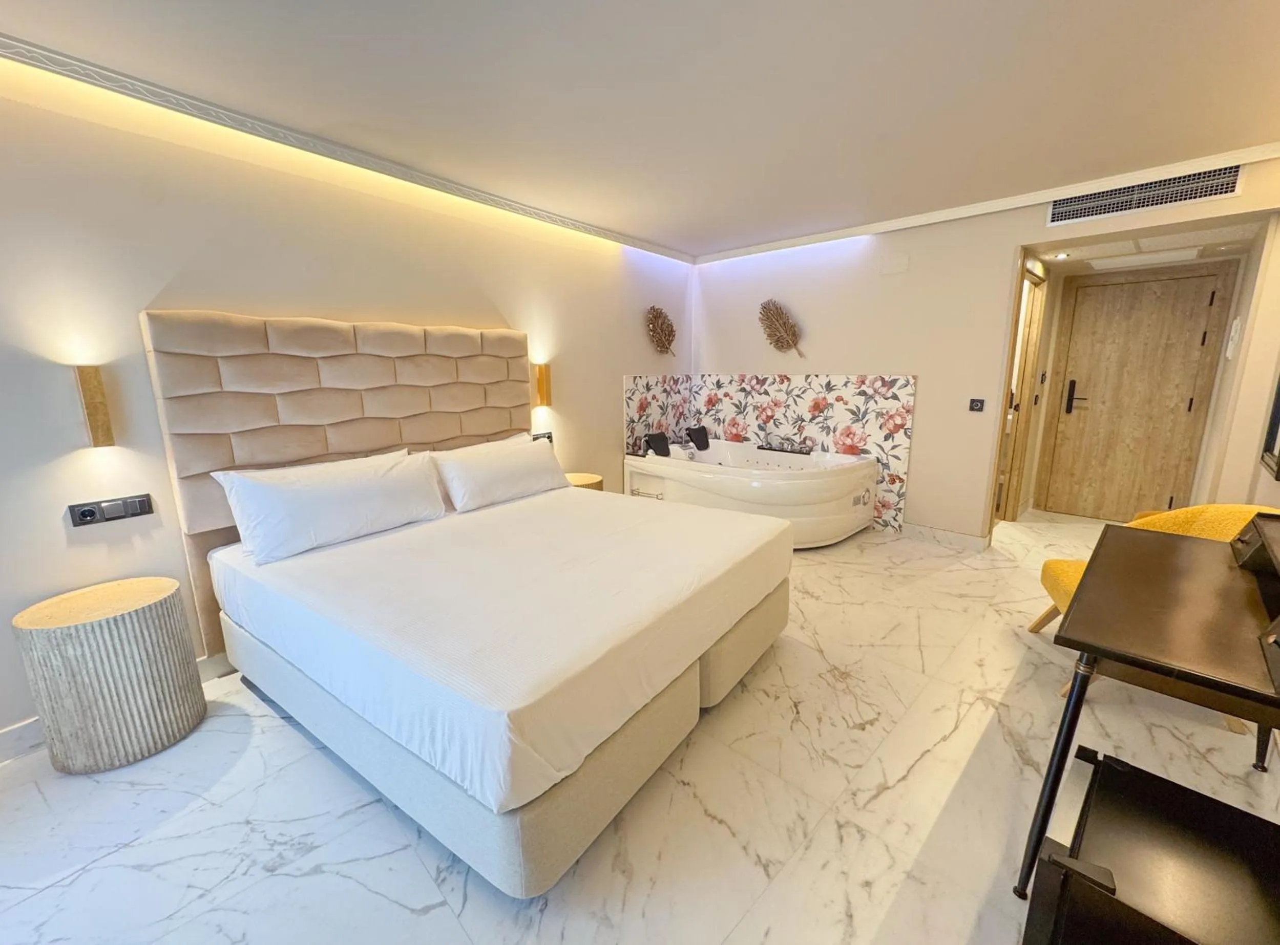 Photo of the whole room, Bed in Akla Burgo de Osma