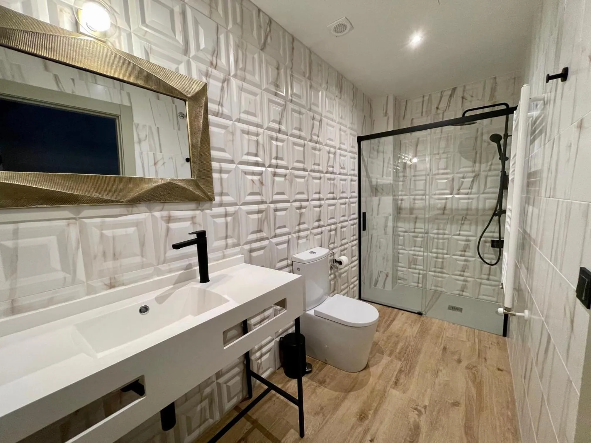 Shower in Akla Burgo de Osma