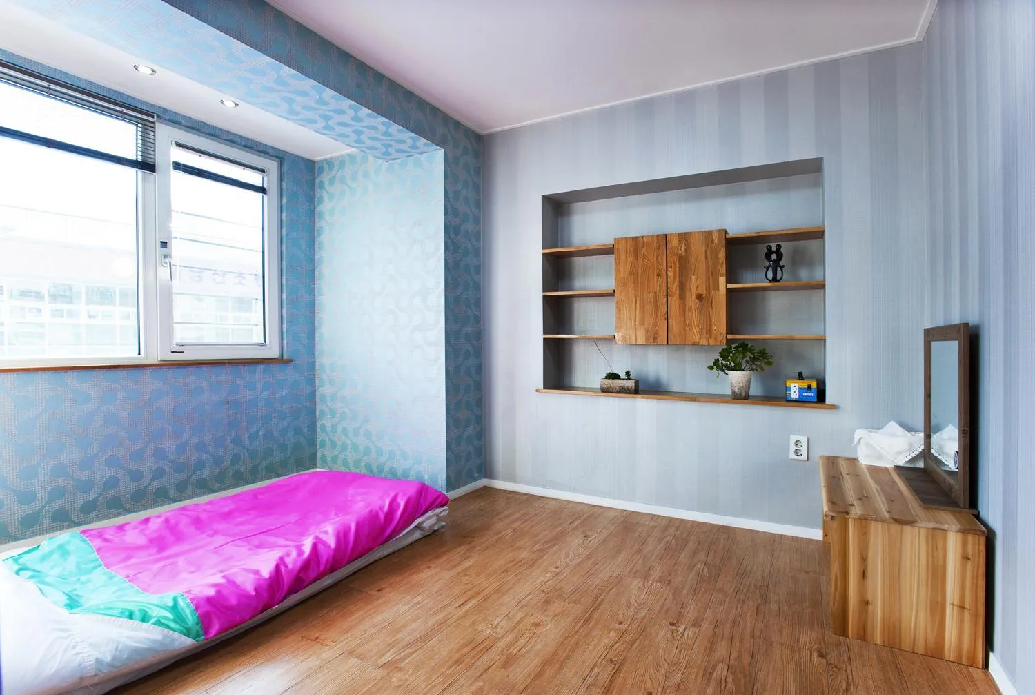 Day, Bed in Myeongdong Ecohouse