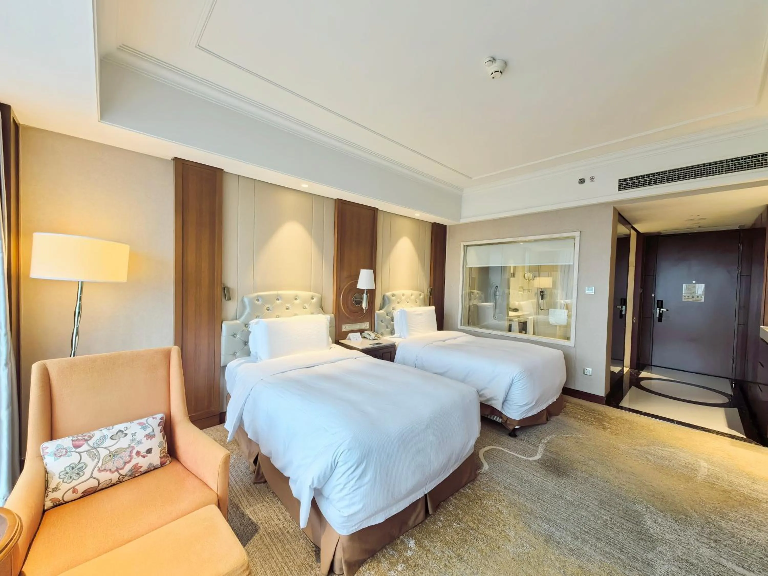Bed in DoubleTree by Hilton Ningbo - Chunxiao