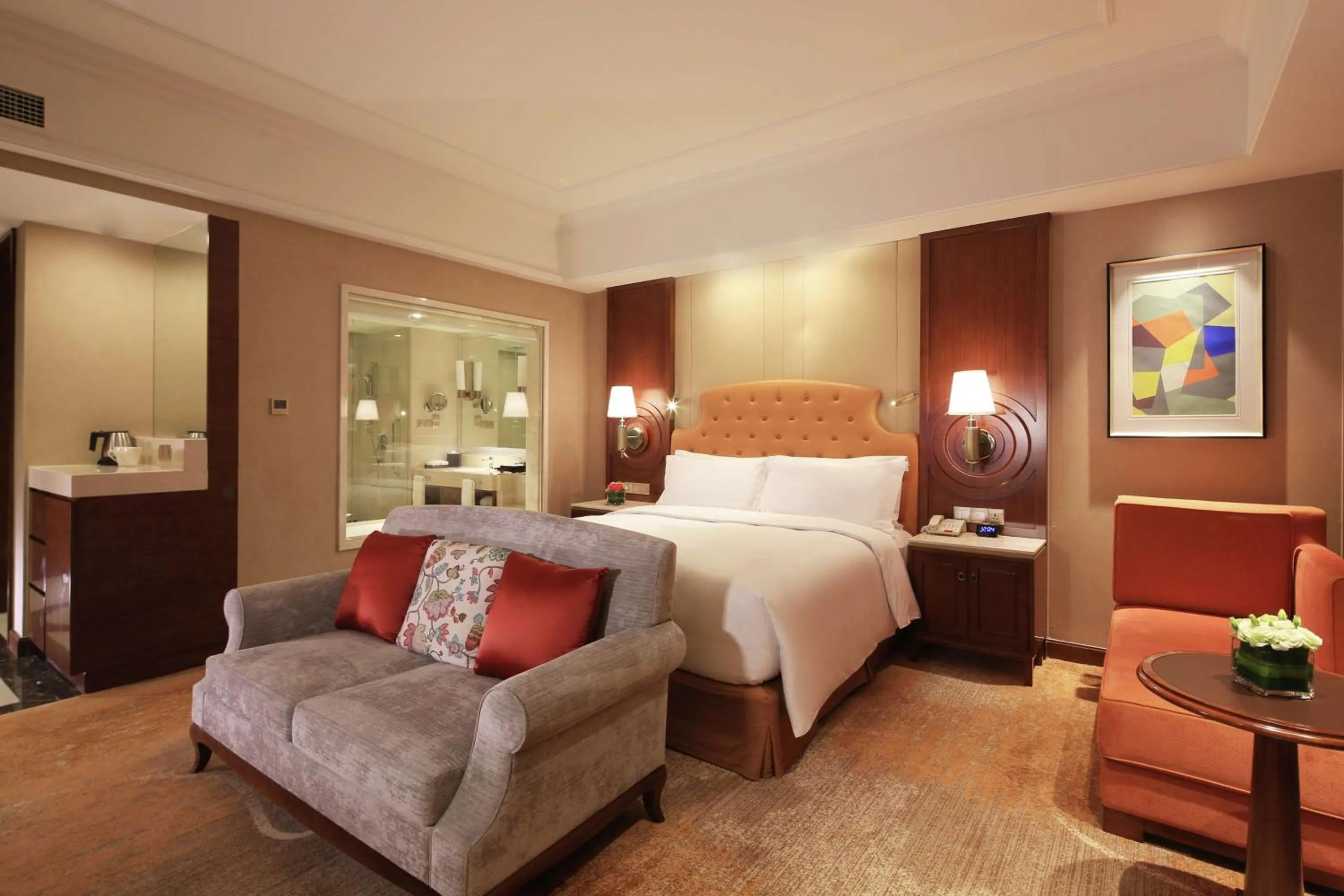 Bathroom, Bed in DoubleTree by Hilton Ningbo - Chunxiao