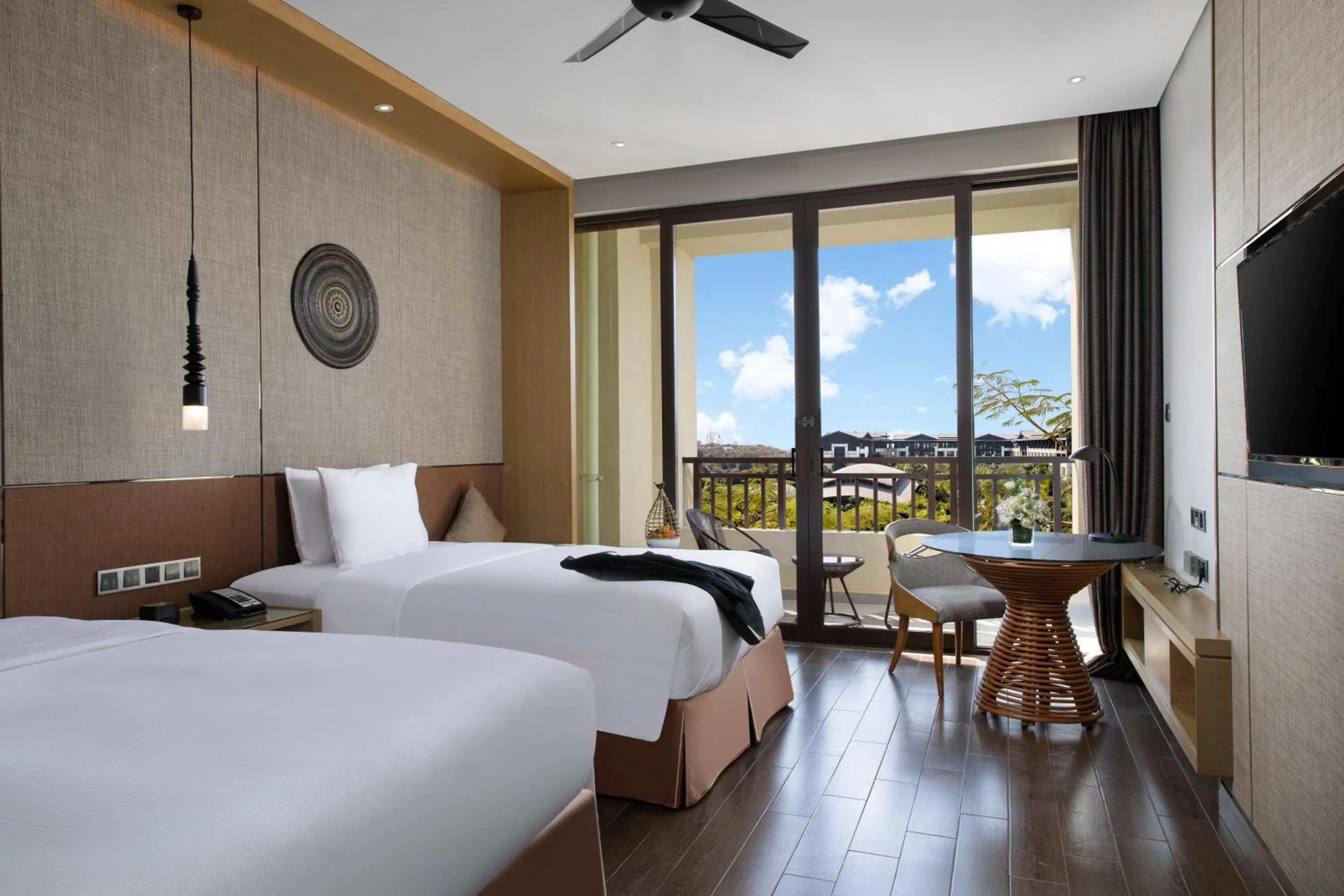 Photo of the whole room, Bed in Pullman Resort Xishuangbanna