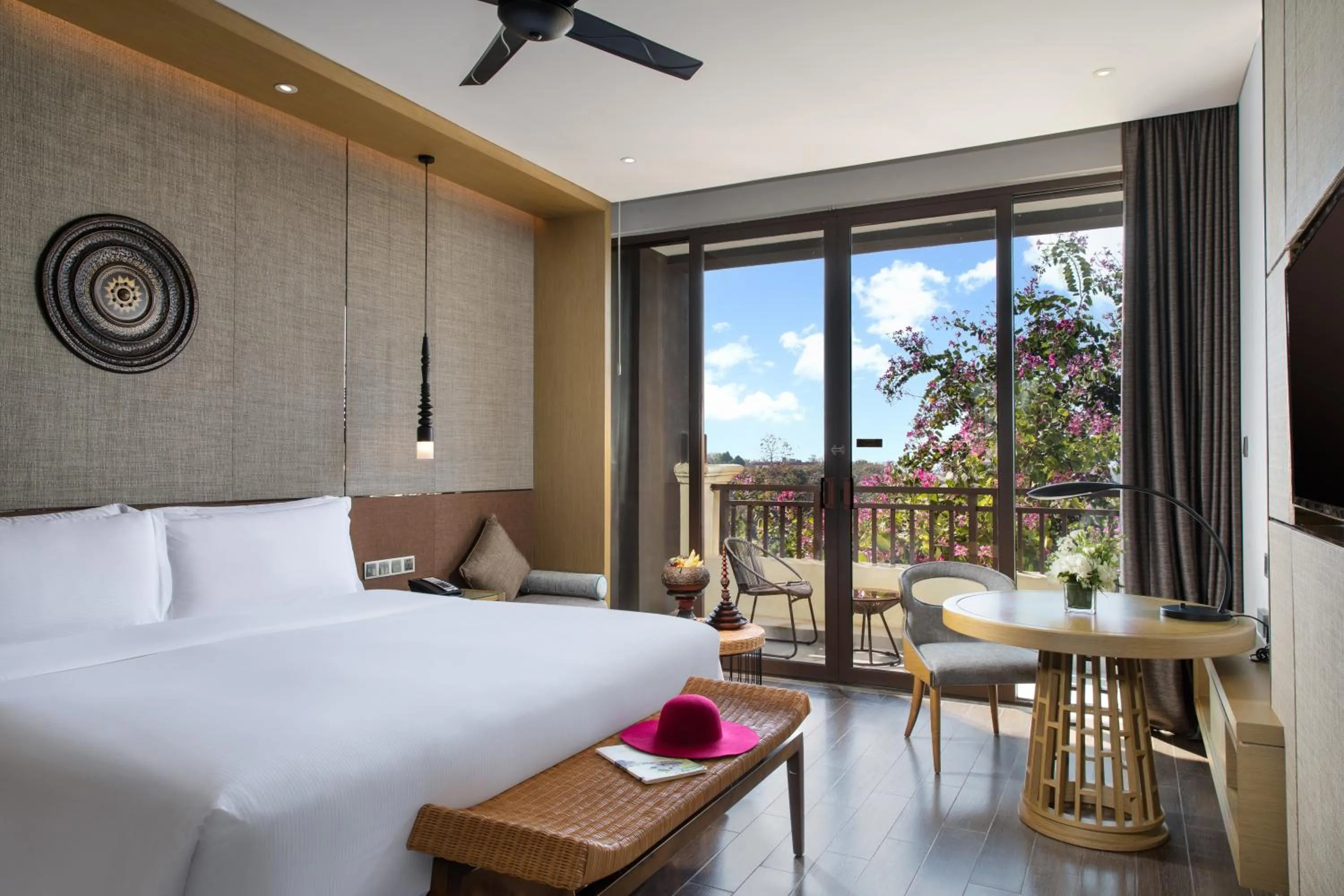 Photo of the whole room, Bed in Pullman Resort Xishuangbanna