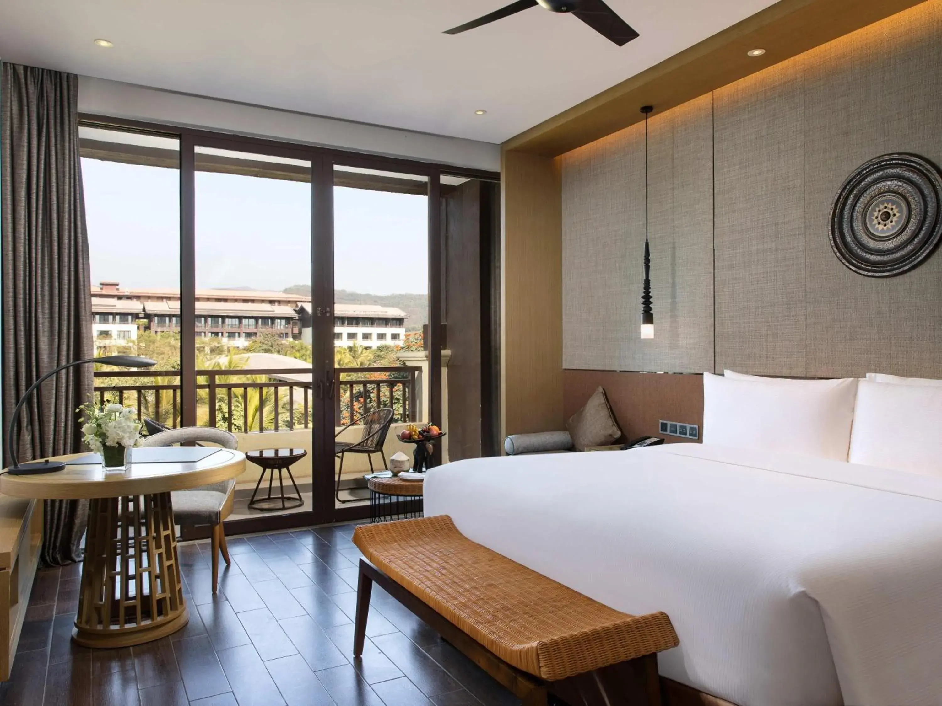 Premium Deluxe King Room with Balcony and Park View in Pullman Resort Xishuangbanna Premium Deluxe King Room with Balcony and Park View in Pullman Resort Xishuangbanna
