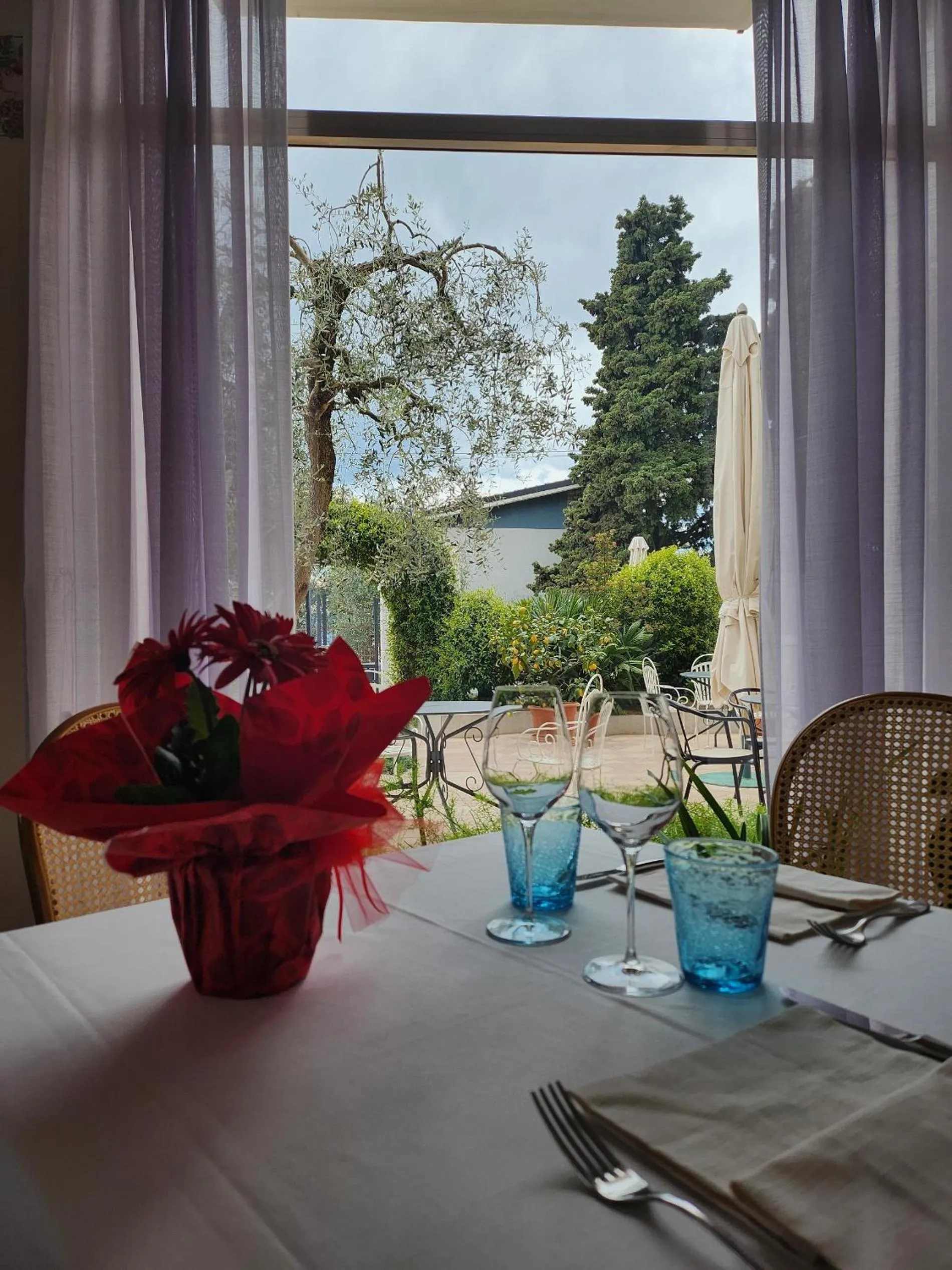 Restaurant/places to eat in Hotel 2 Palme