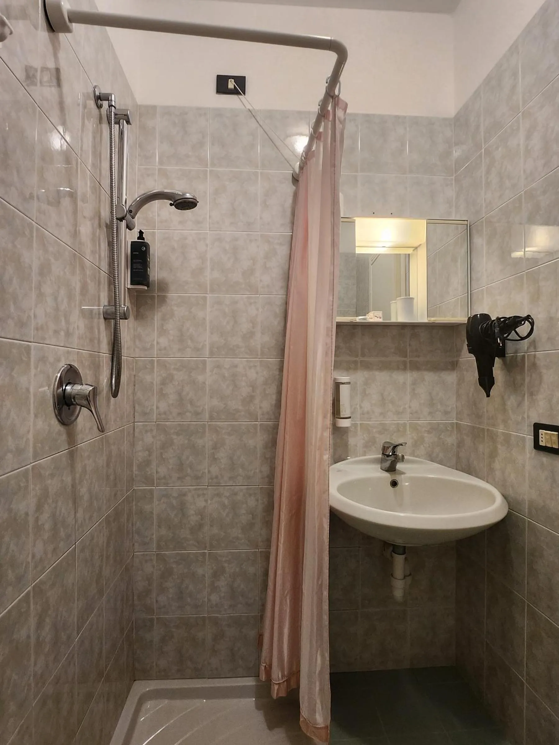 Shower in Hotel 2 Palme