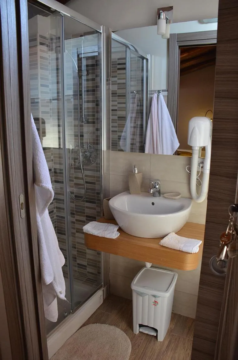 Shower in B&B Casa Bellavista