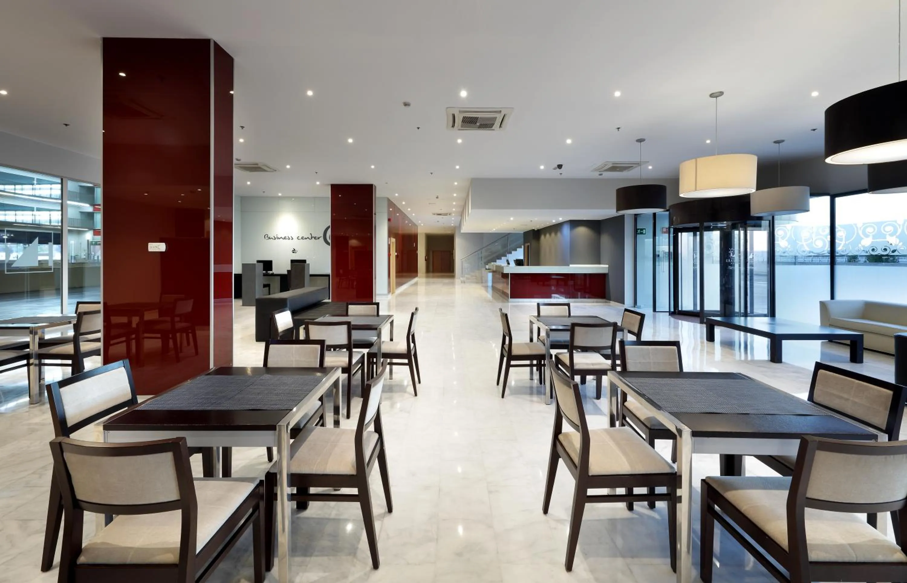 Lounge or bar in Eurostars Zaragoza