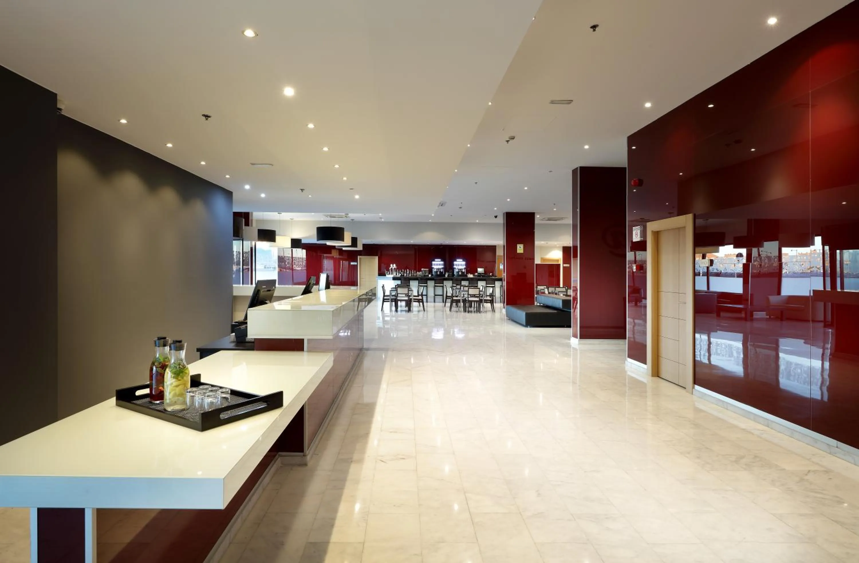Lobby or reception in Eurostars Zaragoza