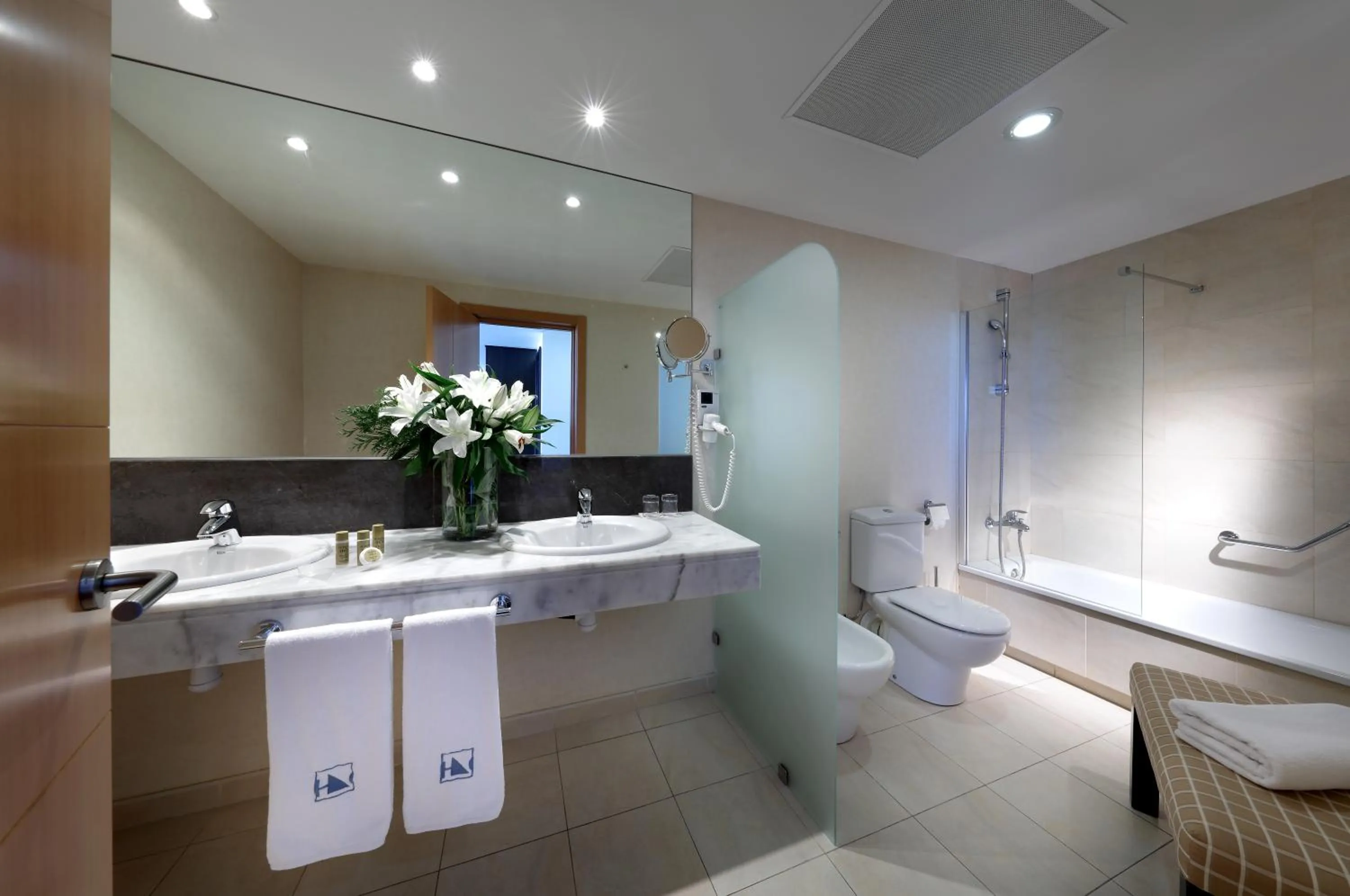 Shower in Eurostars Zaragoza