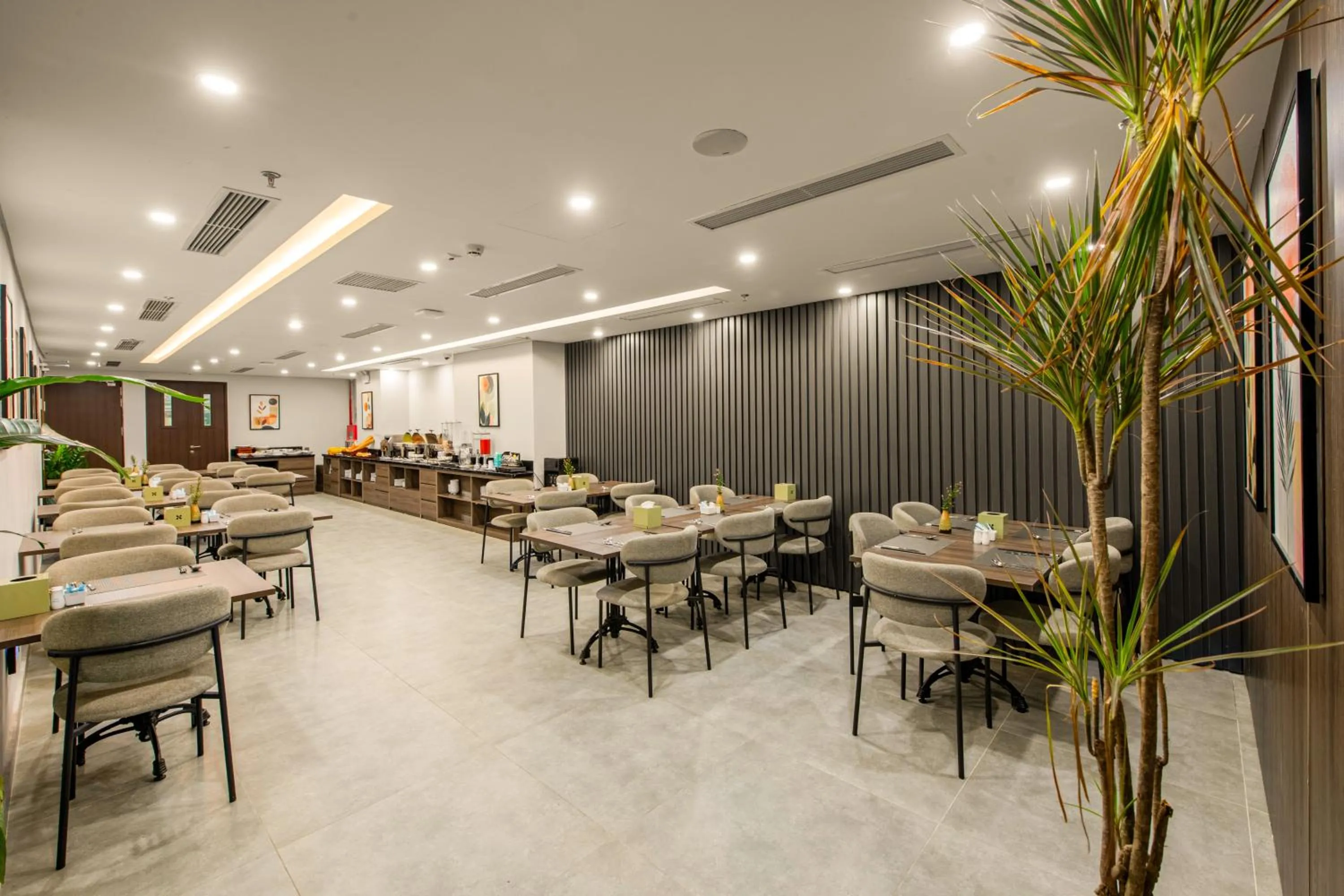 Restaurant/places to eat in Nature Hotel - Lac Long Quan