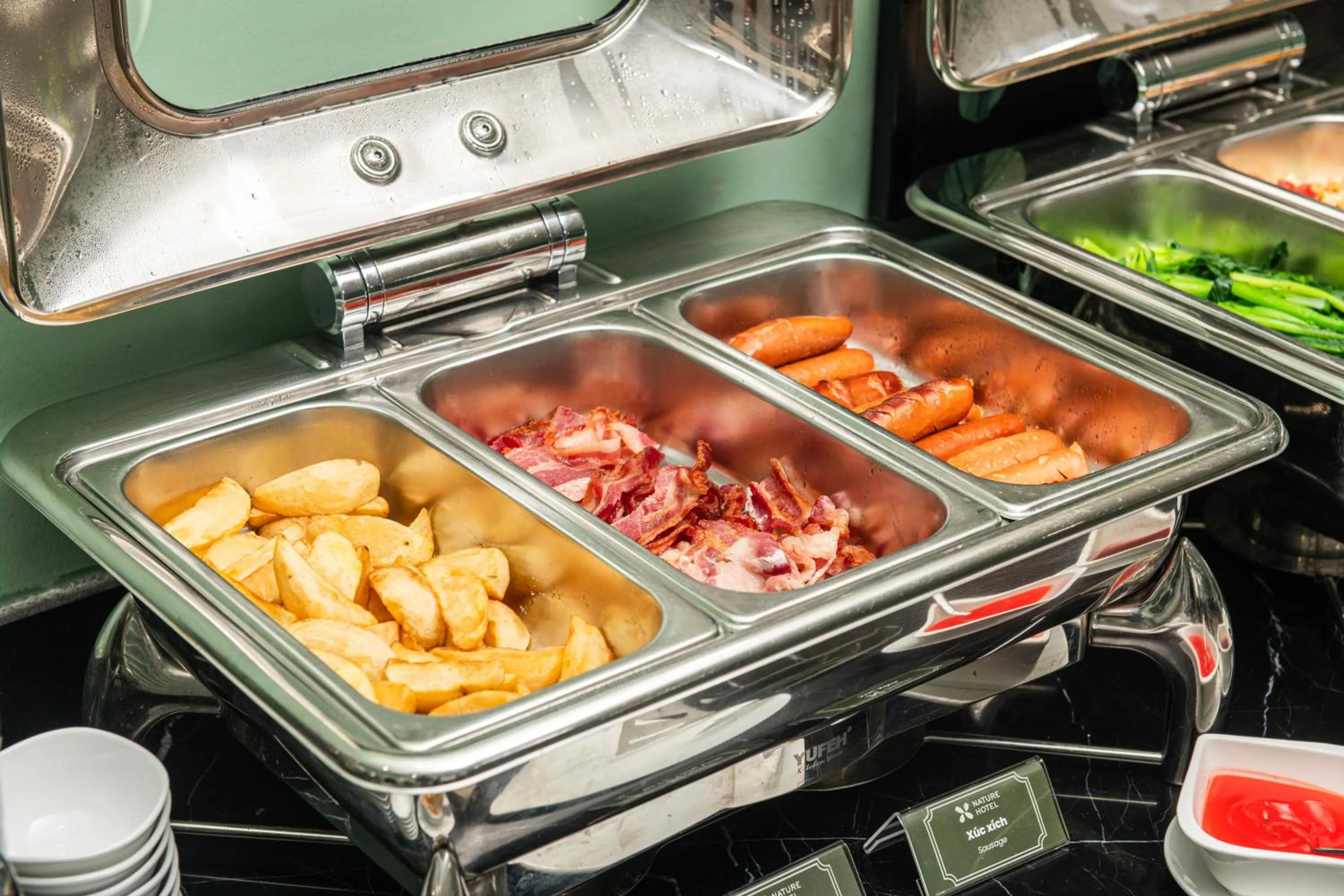 Restaurant/places to eat in Nature Hotel - Lac Long Quan