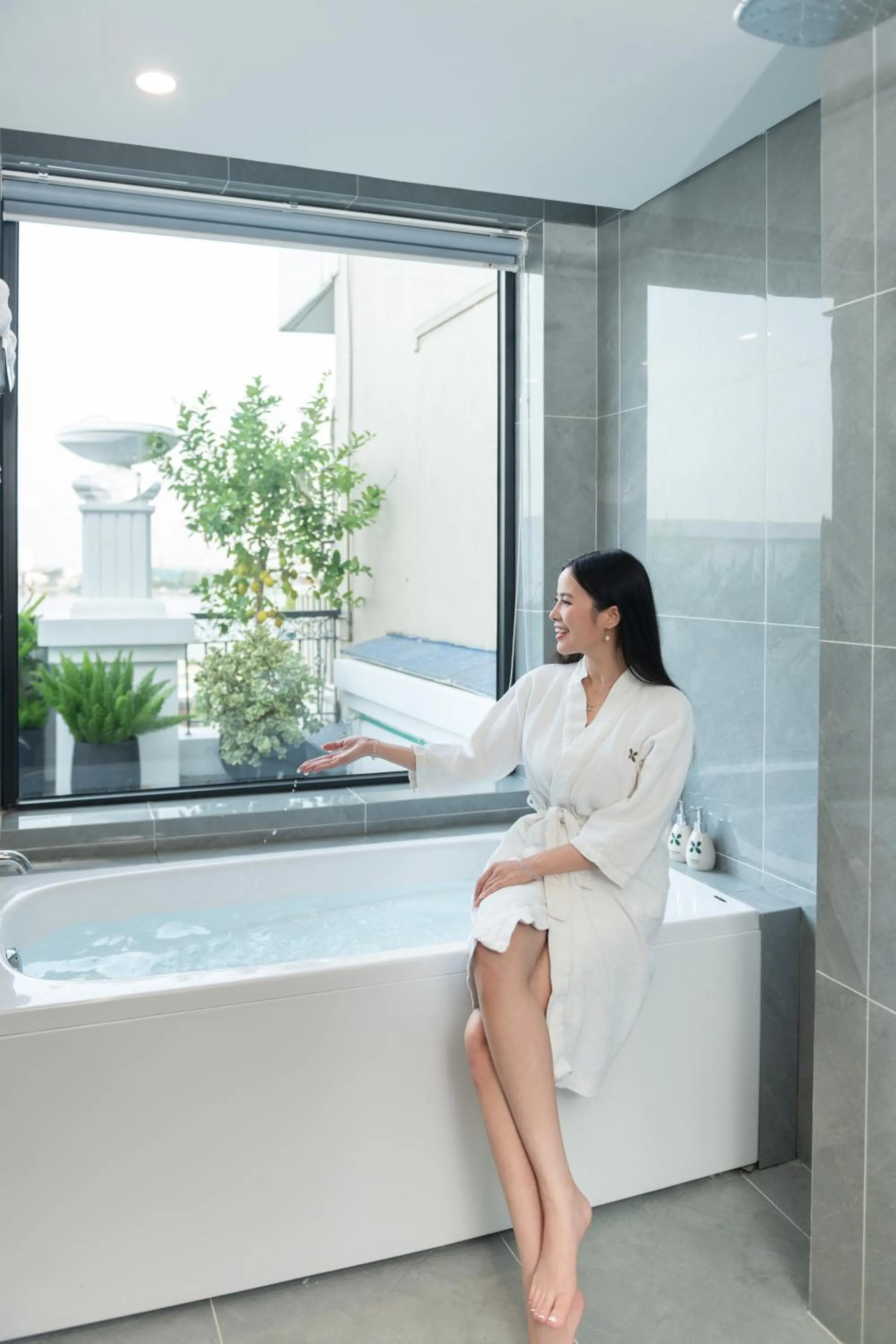 Shower in Nature Hotel - Lac Long Quan