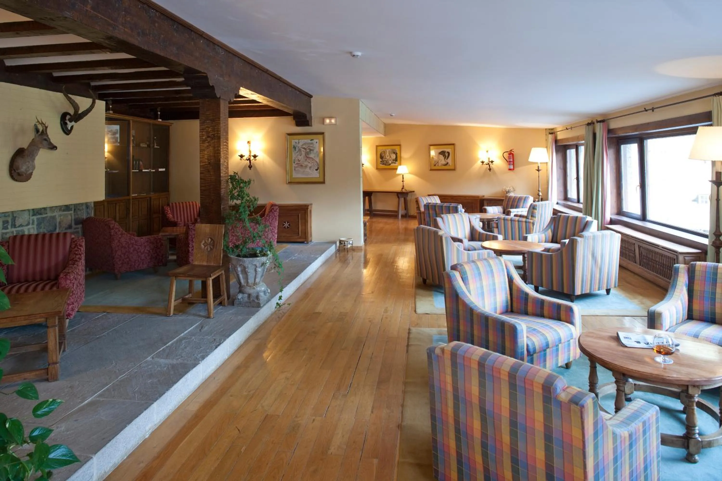 Communal lounge/ TV room in Parador de Fuente Dé